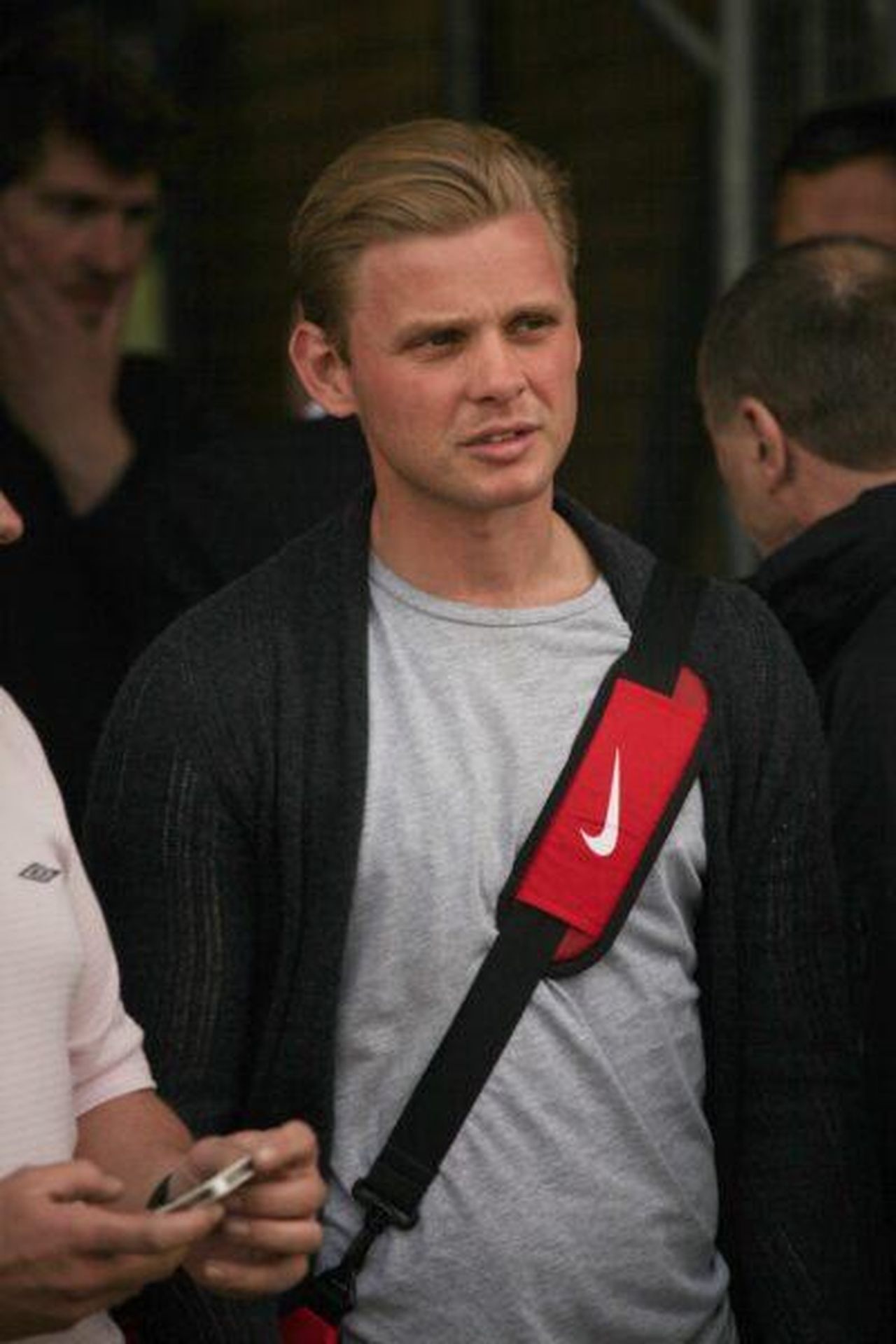 La_fortuna_mancante_di_Jade_4J38lasix0 - Confidenze24 Source: Splash News - - Jeff Brazier con una borsa sportiva