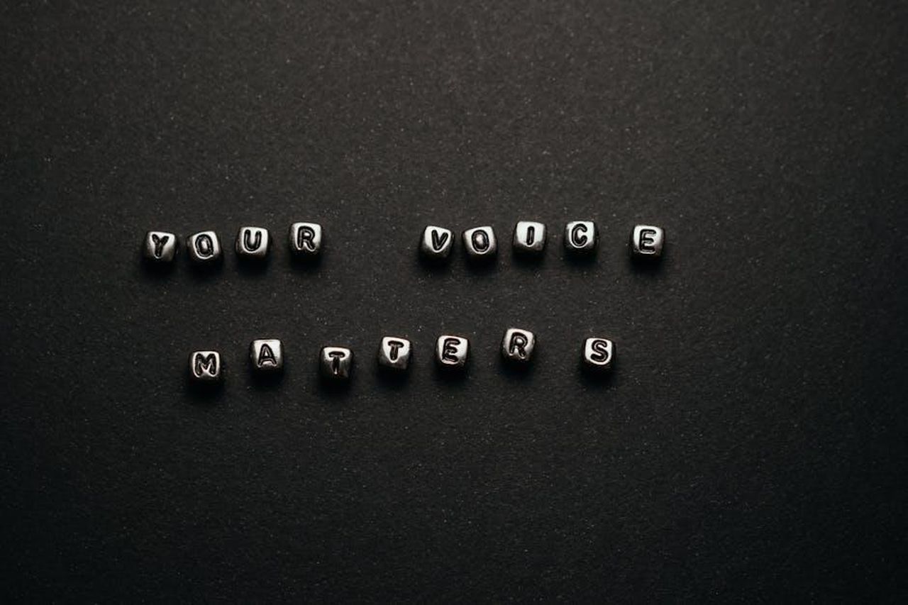 La_lotta_per_lautodeterminazione_e_la_consapevolezza_5ieK1woLqd - Confidenze24 Source: Polina ⠀ - pexels - Metallic alphabet cubes on a dark background spell out 'Your Voice Matters'.