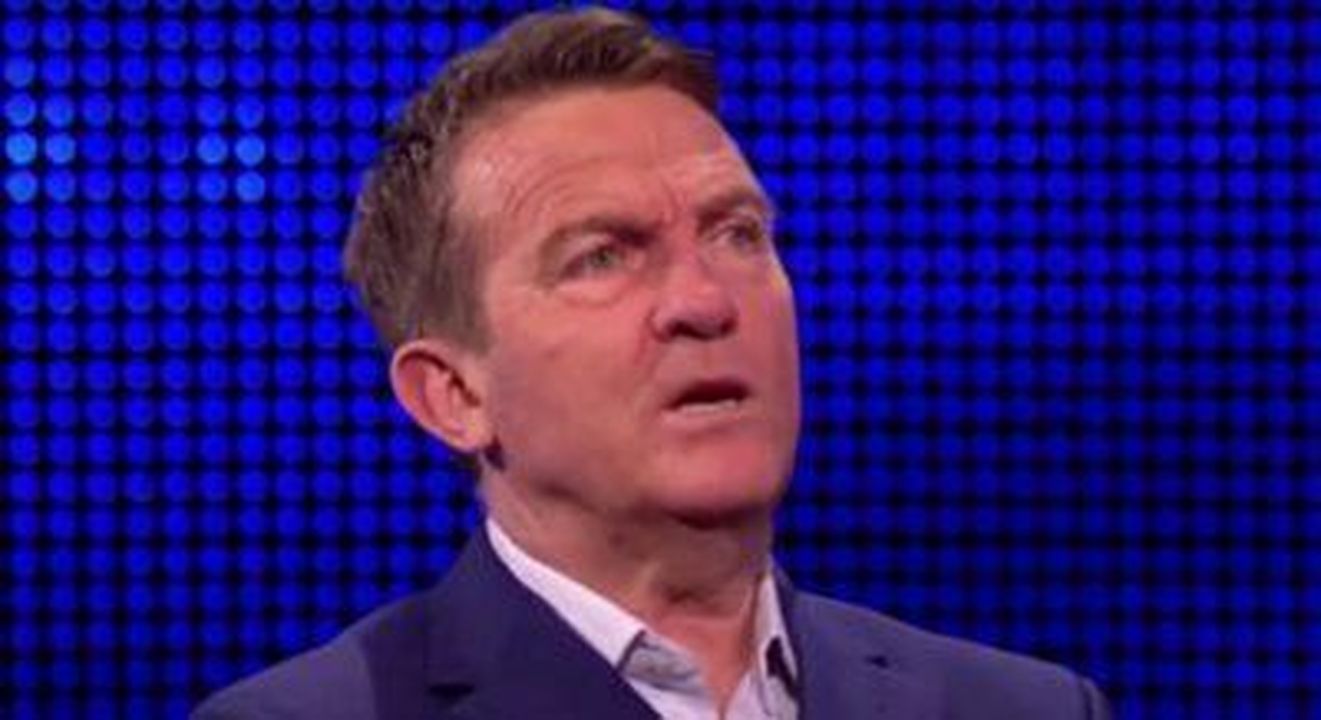 La_moglie_di_Bradley_Walsh_ha_baciato_Gary_Wilmot_qOEJlZGMWC - Confidenze24 Source: ITV - - Bradley Walsh sembra sorpreso