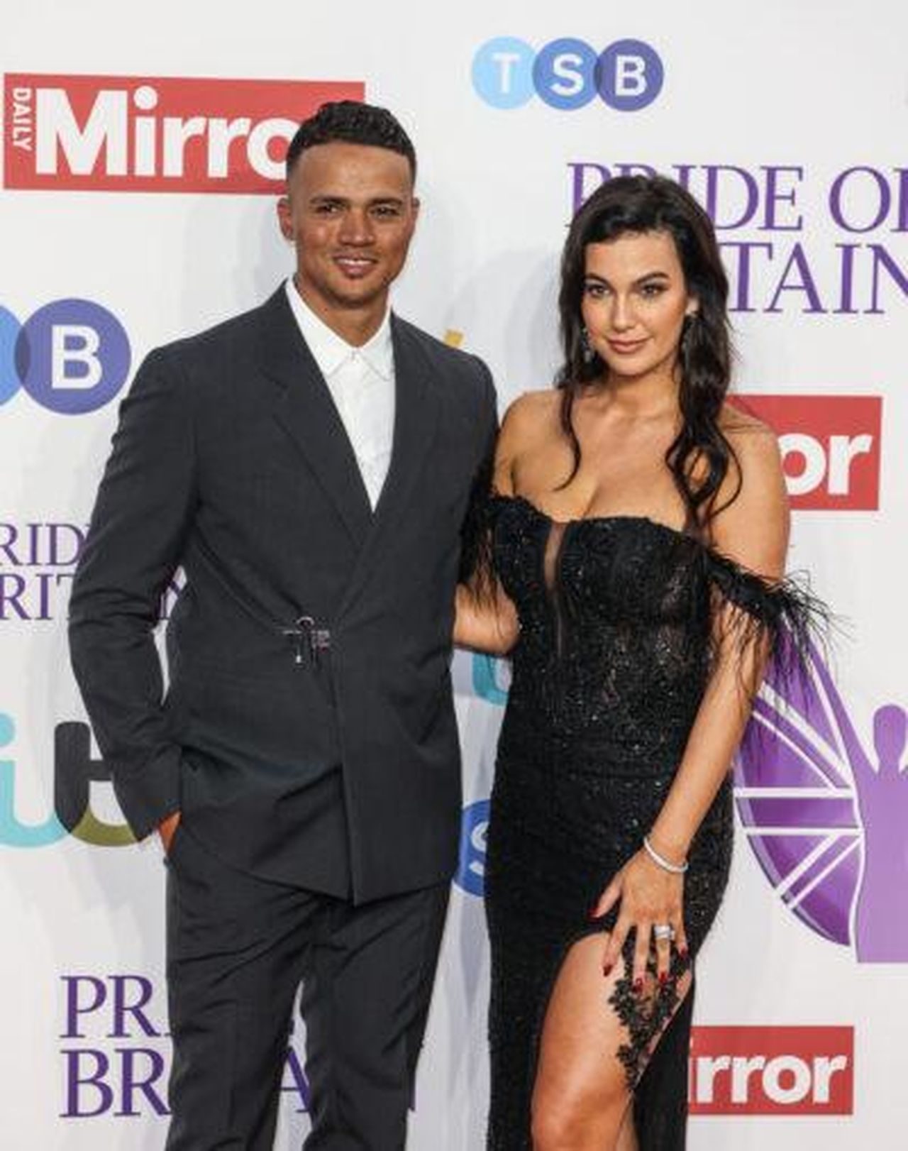La_moglie_di_Jermaine_Jenas_assolutamente_furiosa_7P40TLGQrR - Confidenze24 Source: SplashNews.com - - Jermaine Jenas e Ellie sul red carpet