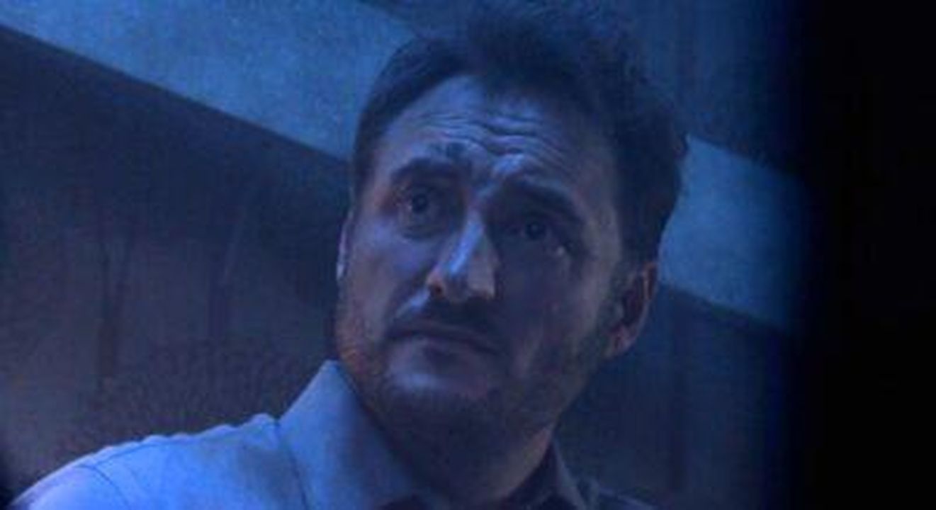 La_morte_di_Martin_Fowler_in_EastEnders_yxR4rHDU2L - Confidenze24 Source: BBC - - Martin sembra preoccupato in EastEnders