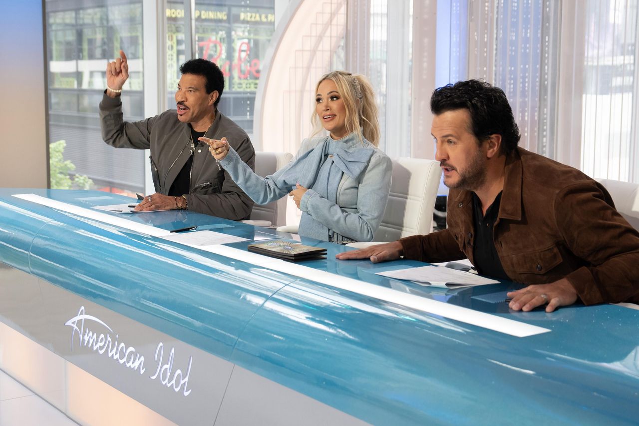 La_presunta_rivalit_tra_Kelly_Clarkson_e_Carrie_Underwood_IbXouEUHRM - Confidenze24 Source: Eric McCandless/Disney - SheKnows - Audizioni di American Idol con Carrie Underwood
