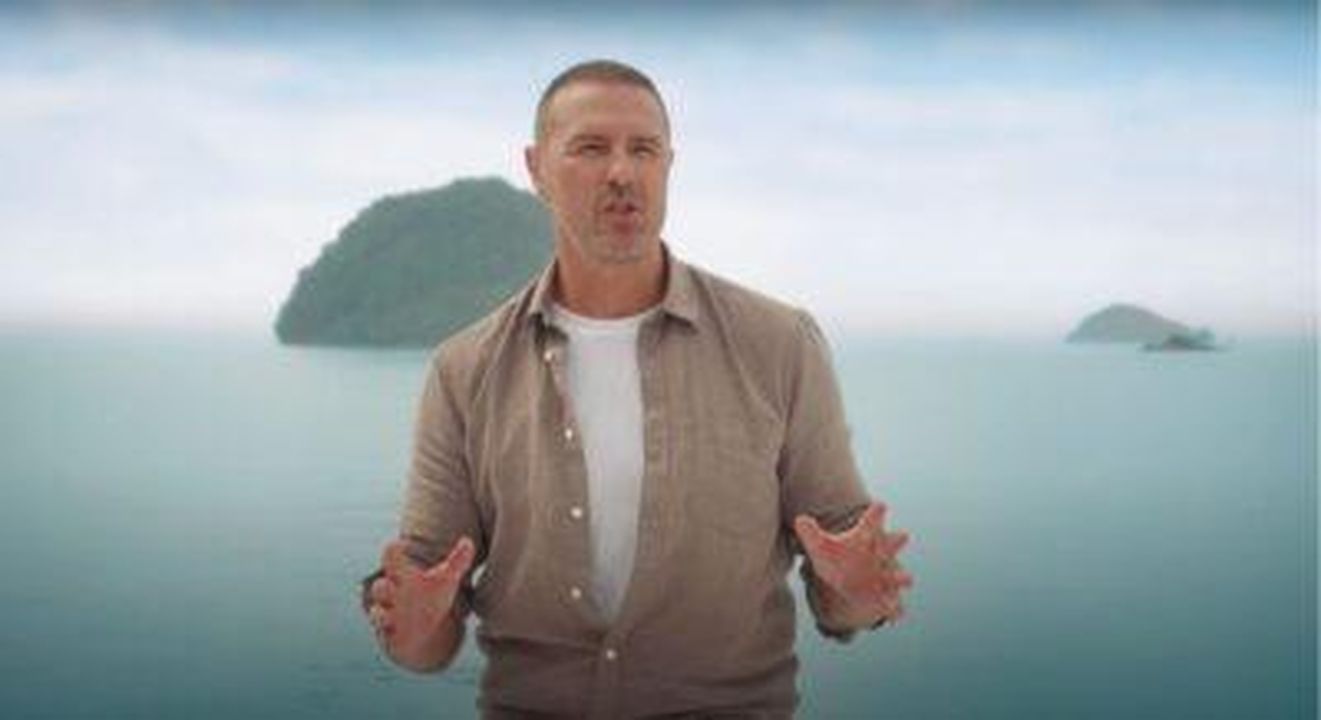 La_reazione_di_Paddy_alla_diagnosi_di_artrite_y6sx5IC2Z5 - Confidenze24 Source: Channel 4 - - Paddy McGuinness che mostra il suo braccio con un cerotto