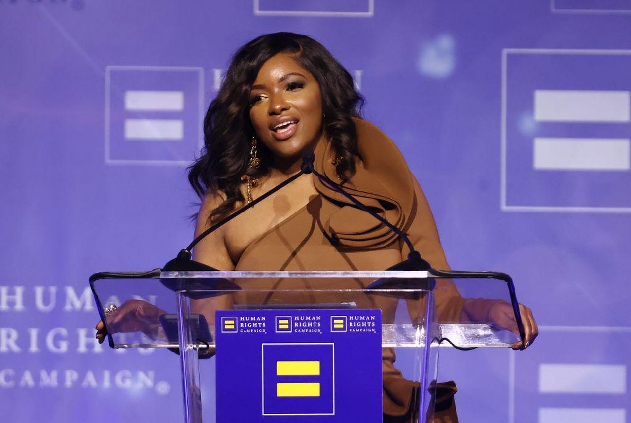 La_reazione_di_Rep_Jasmine_Crockett_a_Greg_Abbott_JXzP1iAVHi - Confidenze24 Source: Tommaso Boddi - Bossip - Cena della Human Rights Campaign a Los Angeles