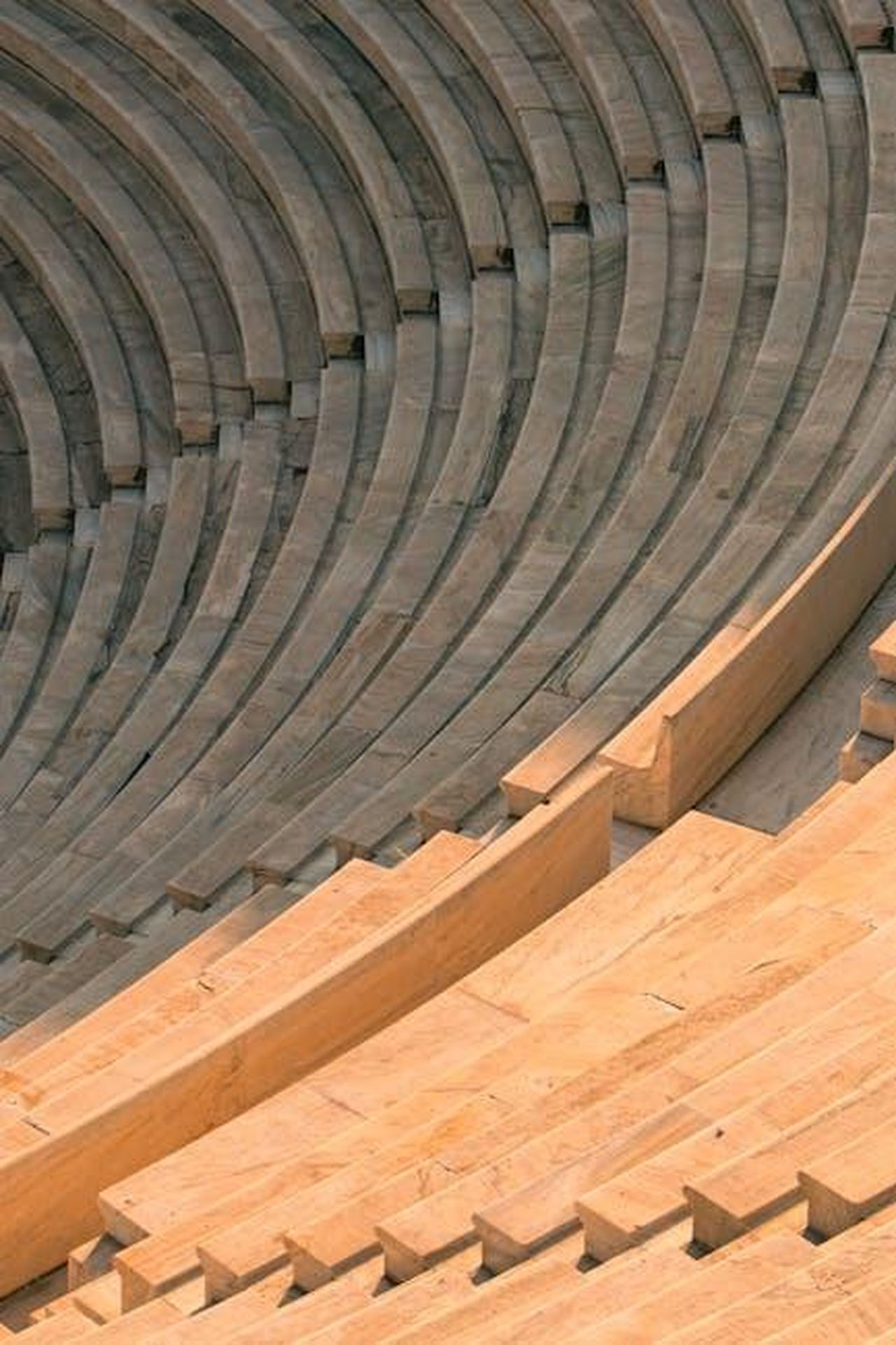 La_reazione_di_Thomas_Markle_alla_nuova_identit_di_Meghan_V0fuYvI0Bc - Confidenze24 Source: Hoàng Vũ - pexels - Detailed view of the stone steps in a Greek amphitheater, showcasing ancient architecture.
