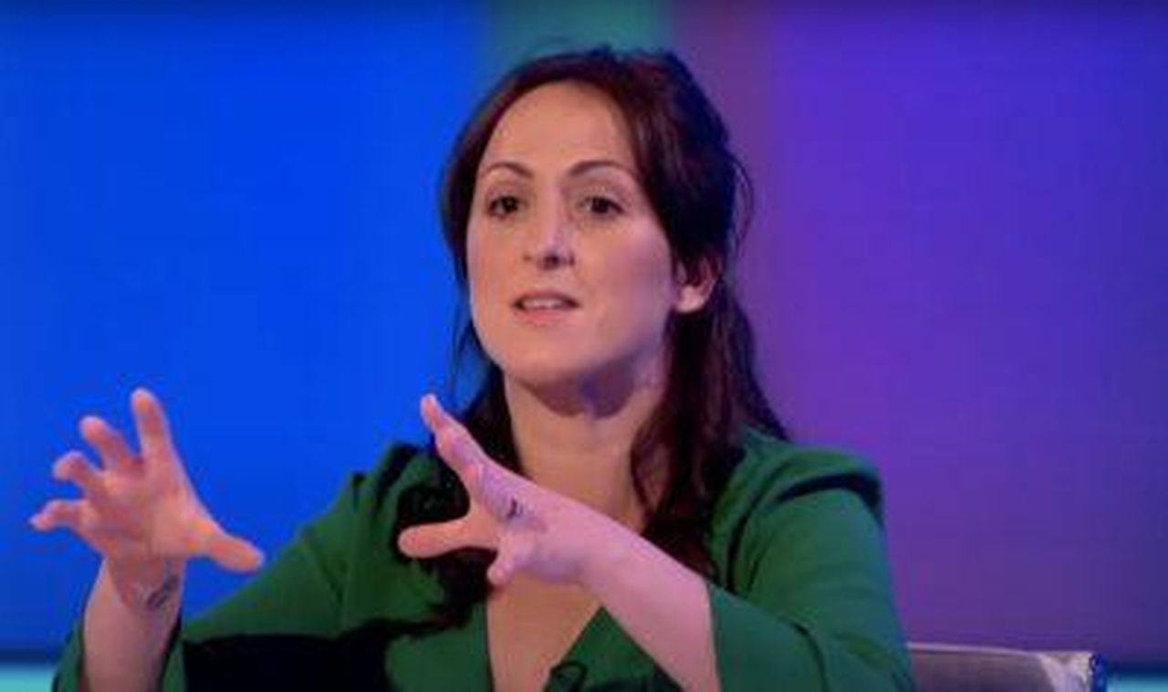 La_relazione_di_Natalie_e_Marc_una_cronologia_LpXh7UpA7B - Confidenze24 Source: Jimmy Carr - YouTube - Natalie Cassidy su 8 Out Of 10 Cats