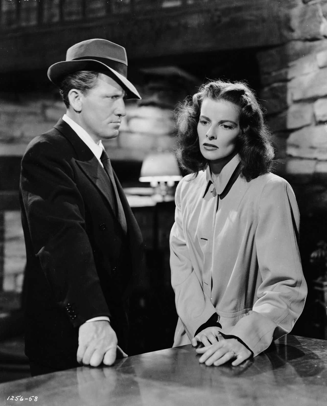 La_relazione_tra_Spencer_e_Katharine_MRNOF5w0FM - Confidenze24 Source: John Kobal Foundation - - Katharine Hepburn e Spencer Tracy in 'Keeper of the Flame'