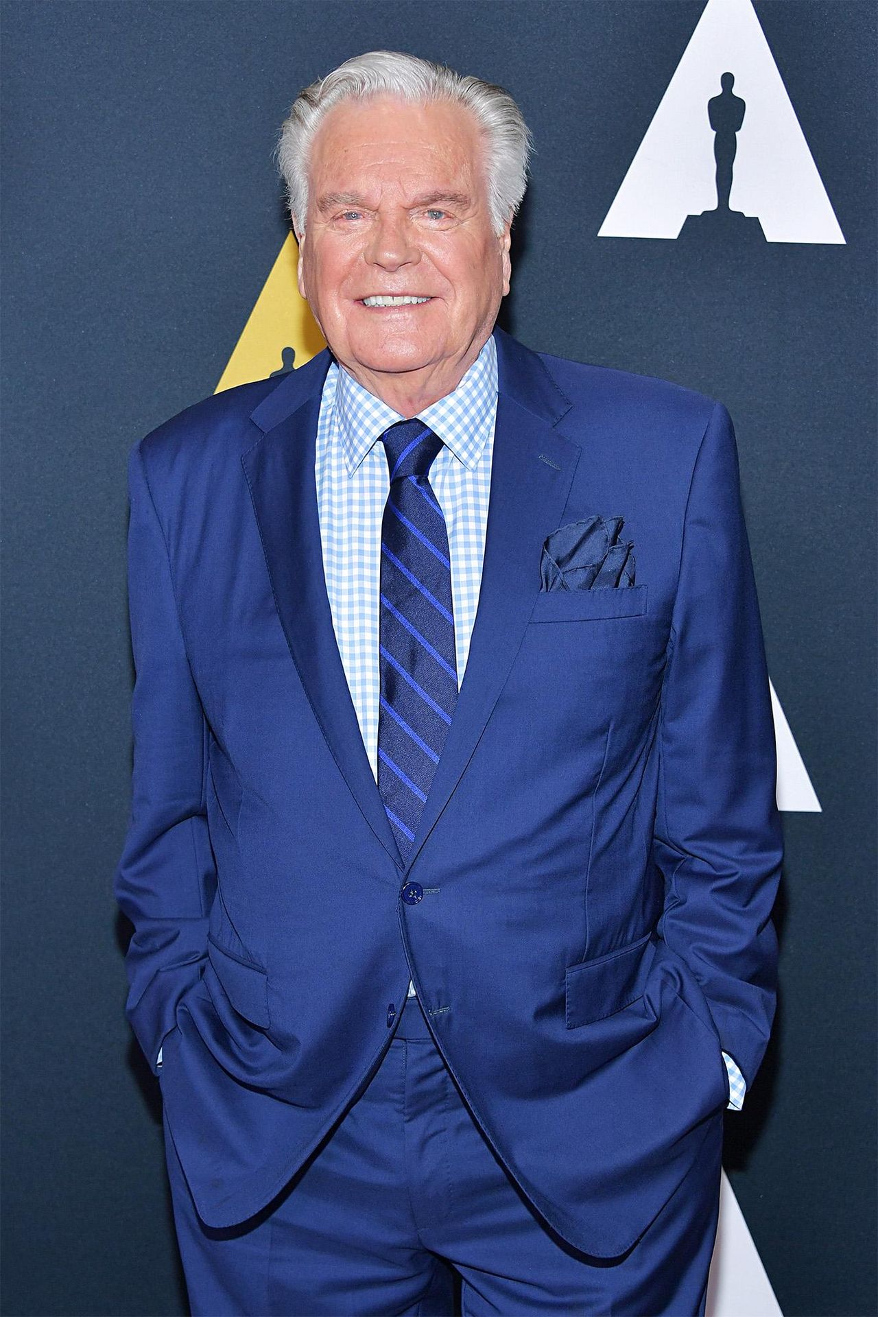 La_routine_di_fitness_di_Robert_Wagner_eZCovIVt8q - Confidenze24 Source: Amy Sussman - Closer Weekly - Robert Wagner si mantiene in forma a 95 anni