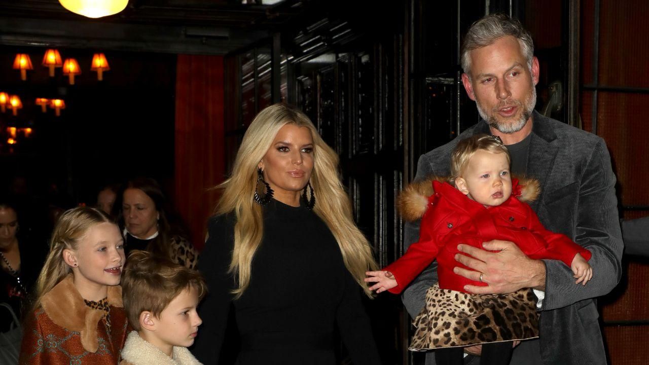 La_storia_damore_tra_Jessica_Simpson_ed_Eric_Johnson_7To2Hjo5fg - Confidenze24 La storia d'amore tra Jessica Simpson ed Eric Johnson Jessica Simpson con Eric Johnson e i loro figli
