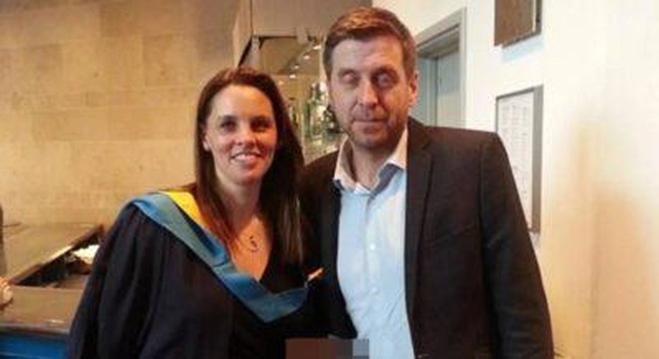 La_tragica_perdita_di_Sara_Cnre2m2liy - Confidenze24 Source: Twitter - - Mark Chapman e la moglie Sara