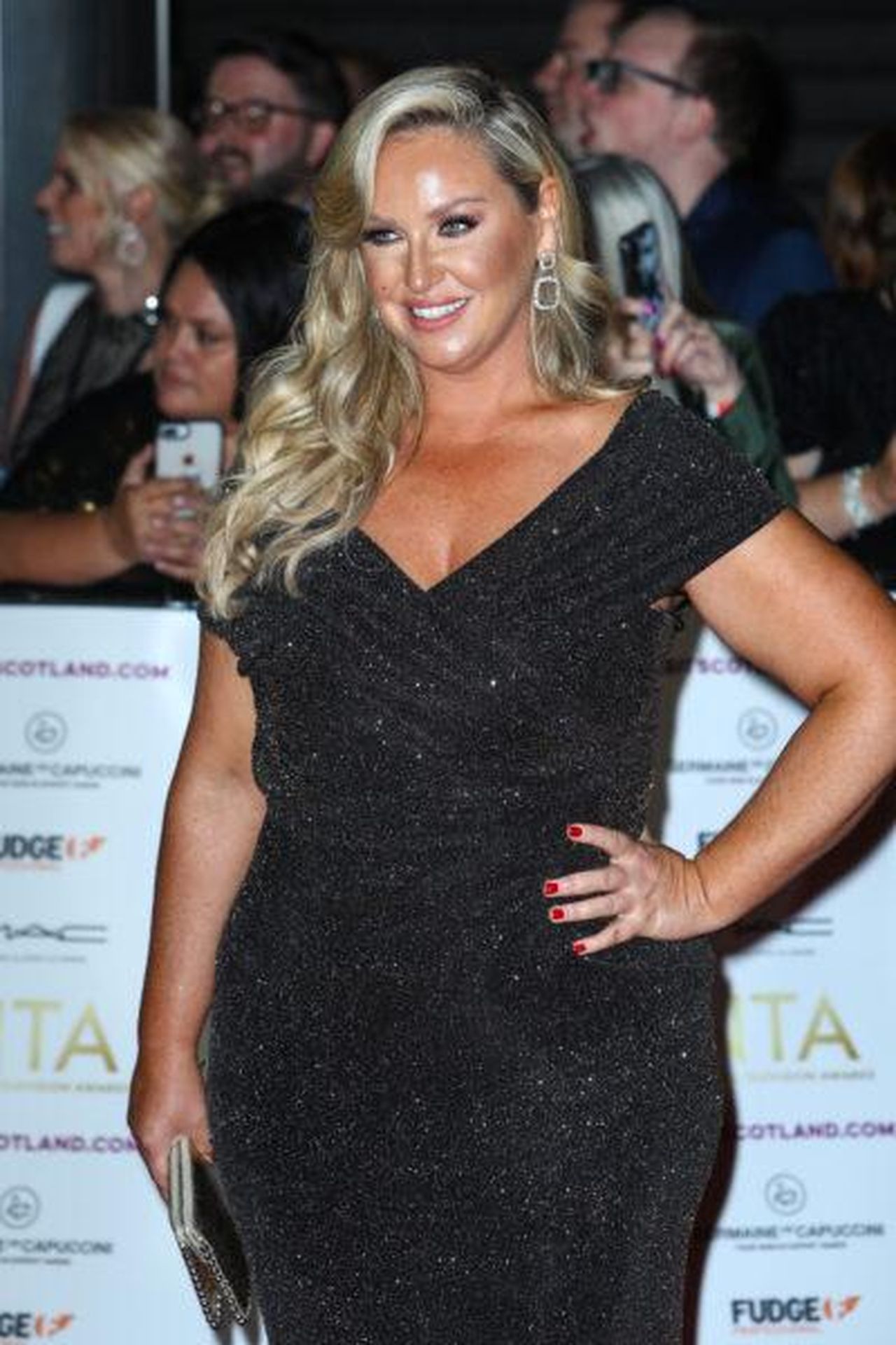 La_trasformazione_di_Josie_Gibson_nel_corso_degli_anni_vDQGcvVHD7 - Confidenze24 Source: Splash News - - Josie Gibson sorridente