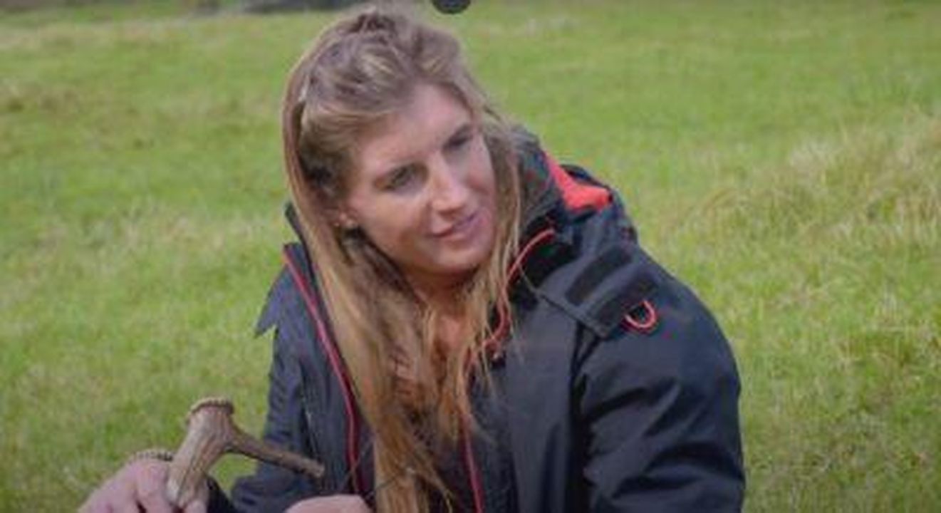 La_vita_frenetica_di_Amanda_Owen_ZPXsSLECCc - Confidenze24 Source: Channel 5 - - Amanda Owen che guarda di lato