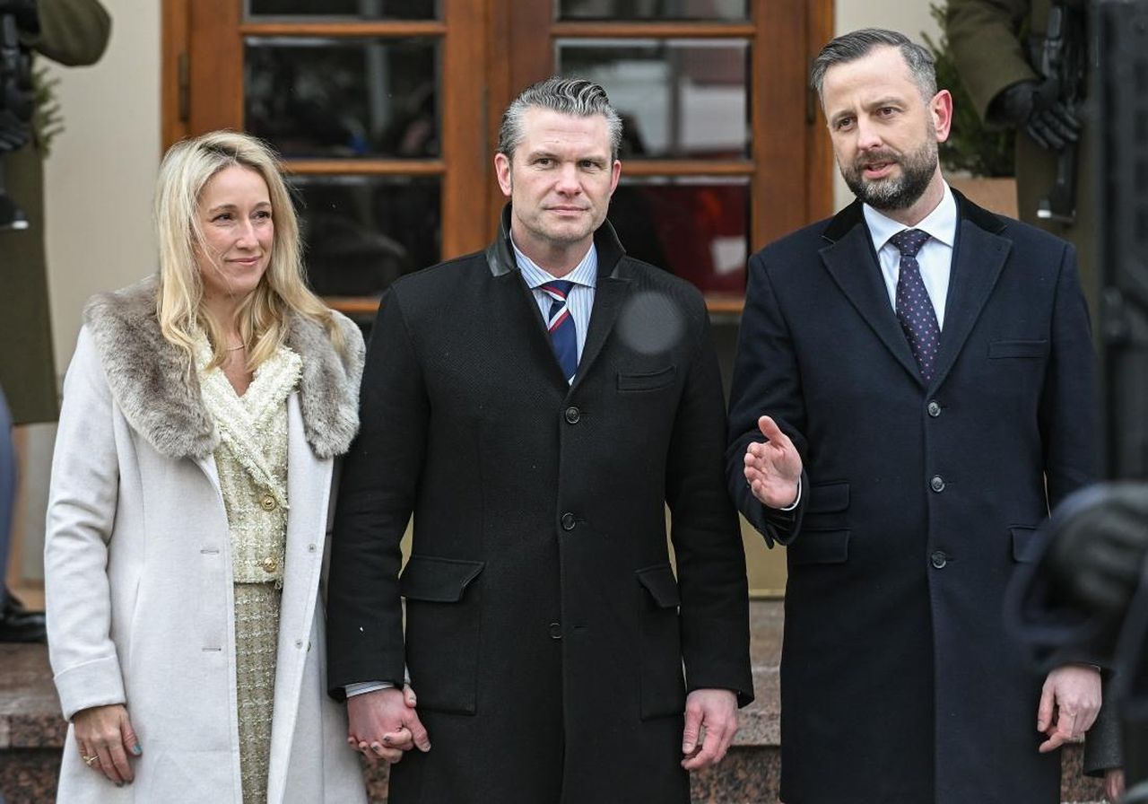 La_vita_personale_di_Pete_Hegseth_frZOQVmgda - Confidenze24 La vita personale di Pete Hegseth Pete Hegseth con la moglie Jennifer