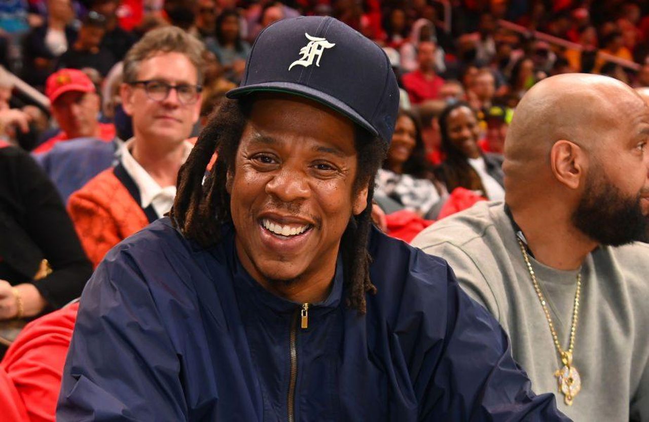 Laccusatrice_di_JayZ_e_le_rivelazioni_sul_suo_avvocato_KxUqPgGSCc - Confidenze24 Source: Paras Griffin / Getty - - Celebrità partecipano a Charlotte Hornets contro Atlanta Hawks