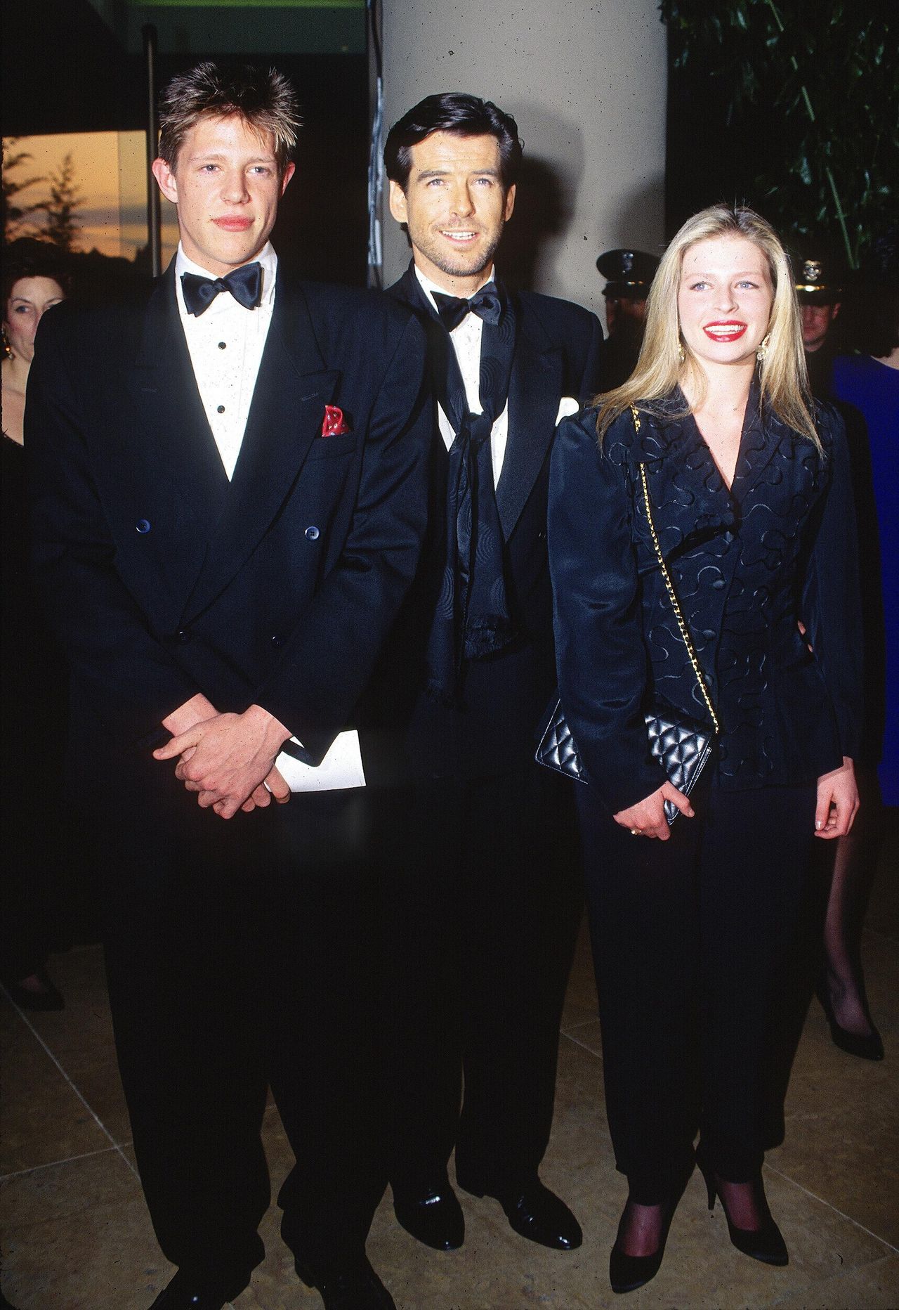 Lapparizione_di_Pierce_Brosnan_e_Isabella_Smith_al_MobLand_X4twfm3NbD - Confidenze24 Source: Ron Wolfson - Everett Collection - Pierce Brosnan con i suoi figli, Christophe e Charlotte