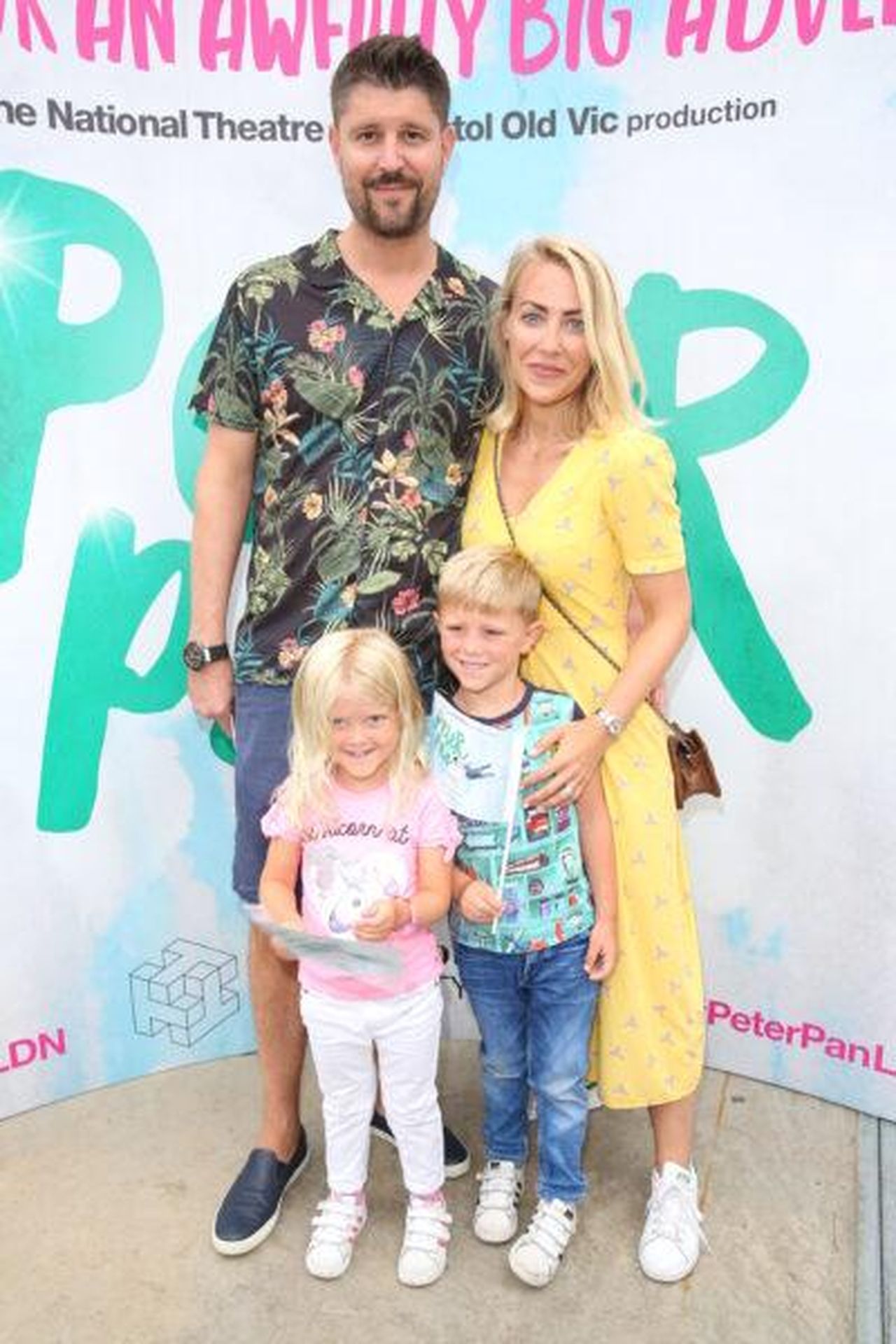 Laura_Hamilton_e_il_marito_Alex_Goward_dzwUsKGNlu - Confidenze24 Source: Splashnews.com - - Laura Hamilton e Alex Goward con i loro due figli
