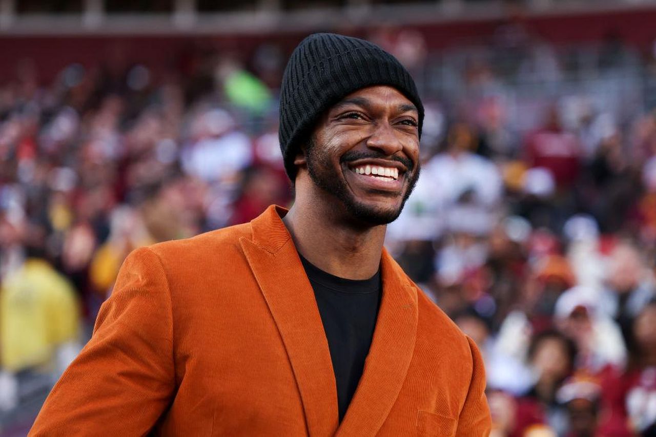 Le_Dichiarazioni_Controversie_di_RGIII_CtTeNHq5MK - Confidenze24 Source: Kara Durrette / Getty - - Dallas Cowboys v Washington Commanders