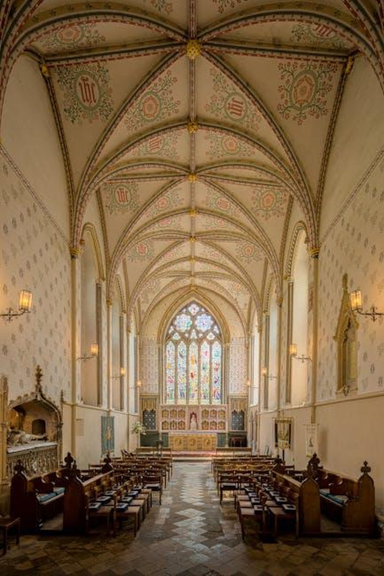 Le_Dichiarazioni_di_Tamar_sulla_Old_Lady_Gang_daTuO88tzI - Confidenze24 Source: Michael D Beckwith - pexels - Llandaff Cathedral Lady Chapel