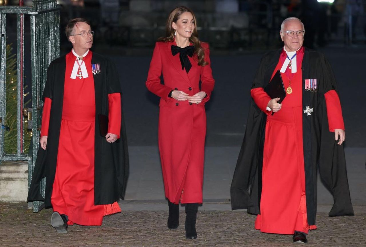 Le_opinioni_sulla_nuova_palette_di_colori_di_Kate_HOEFZ5Kq6J - Confidenze24 Le opinioni sulla nuova palette di colori di Kate Kate Middleton in un evento reale