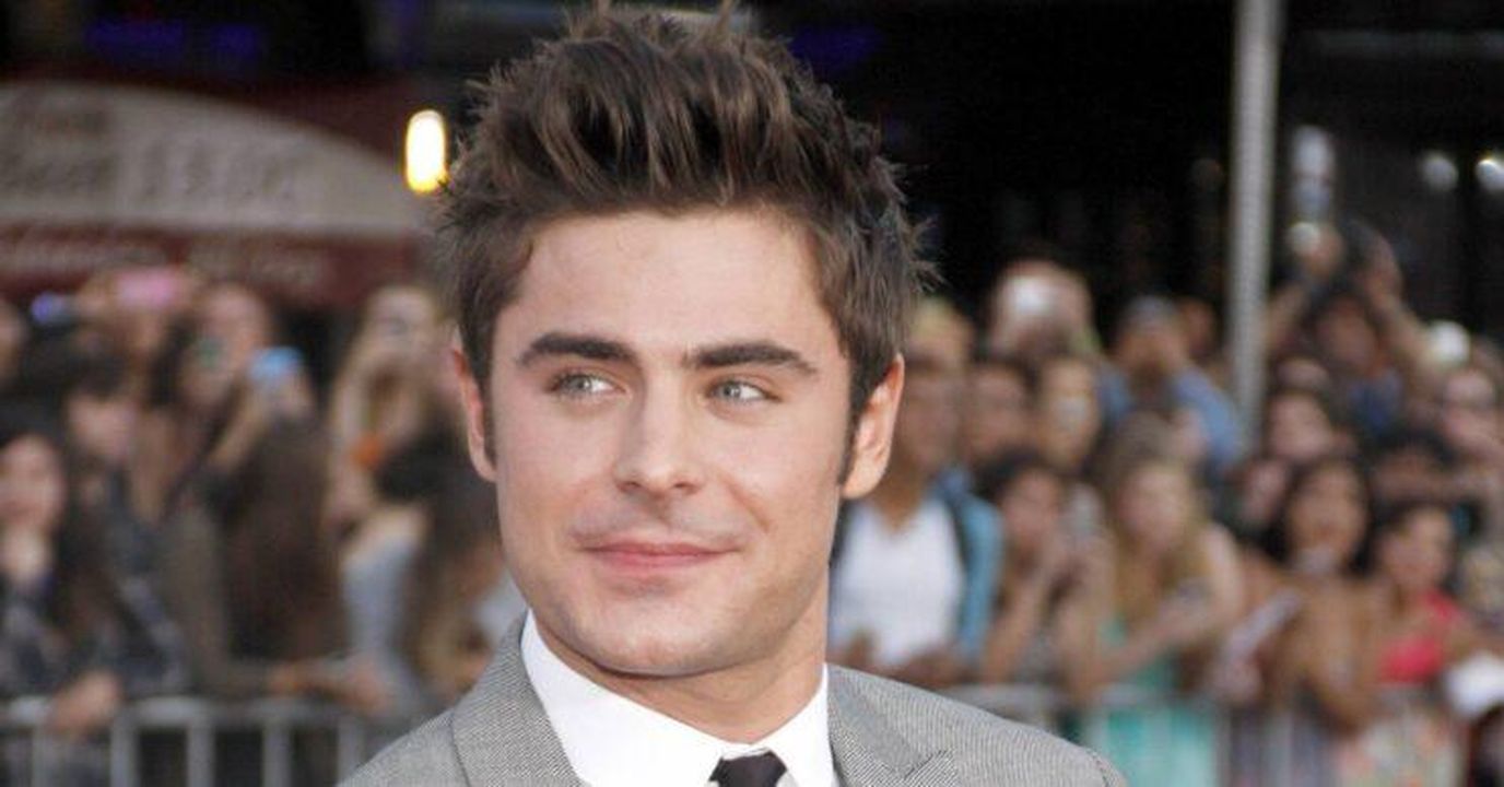 Le_pi_grandi_controversie_di_Zac_Efron_cCBTOirFBt - Confidenze24 Le più grandi controversie di Zac Efron Zac Efron sorride nel 2014