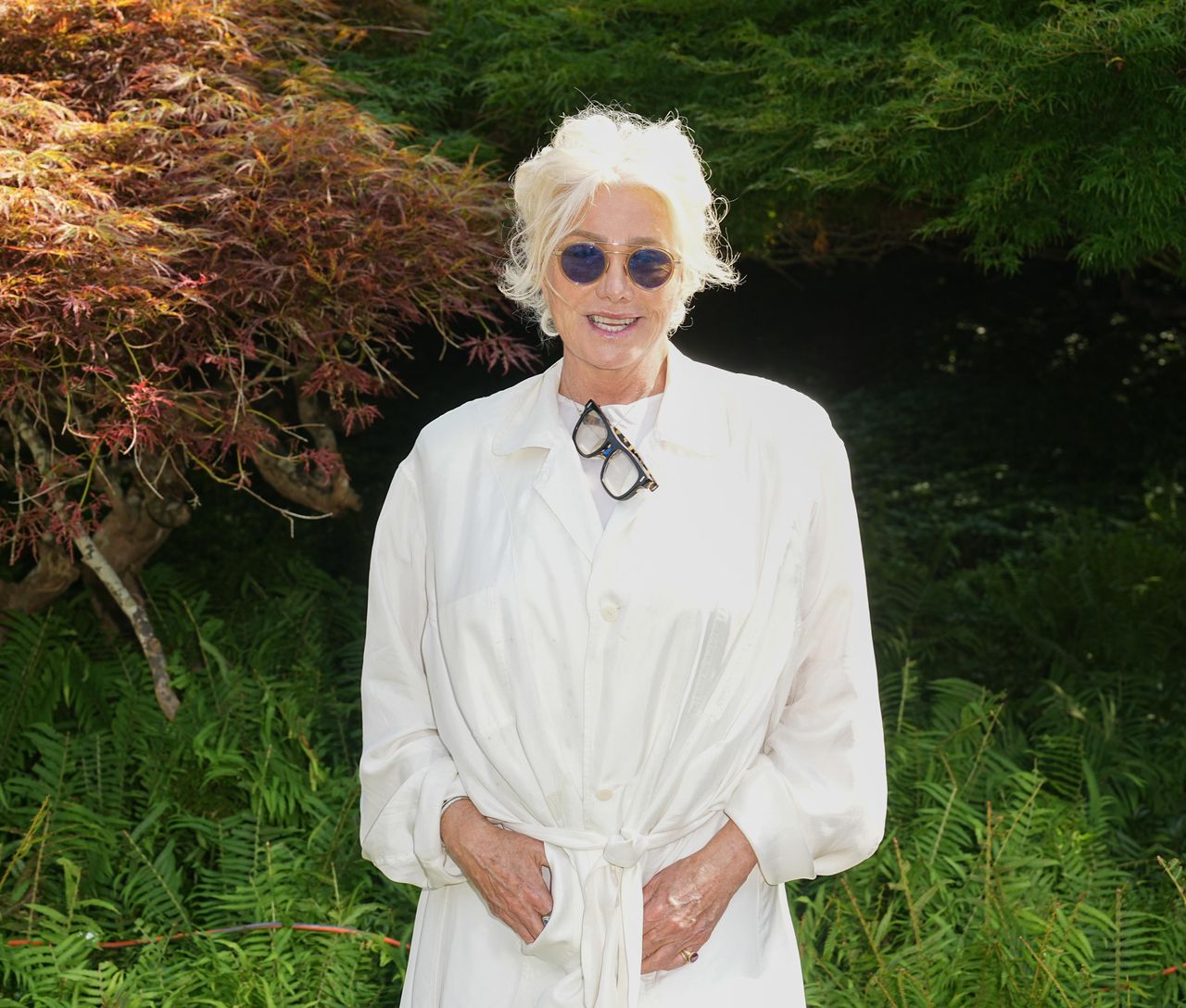 Le_previsioni_di_DeborraLee_Furness_sulla_relazione_9Dyq9DwAOR - Confidenze24 Source: John Nacion/WWD - SheKnows - Deborra-Lee Furness al Louis Vuitton Hamptons Garden Party