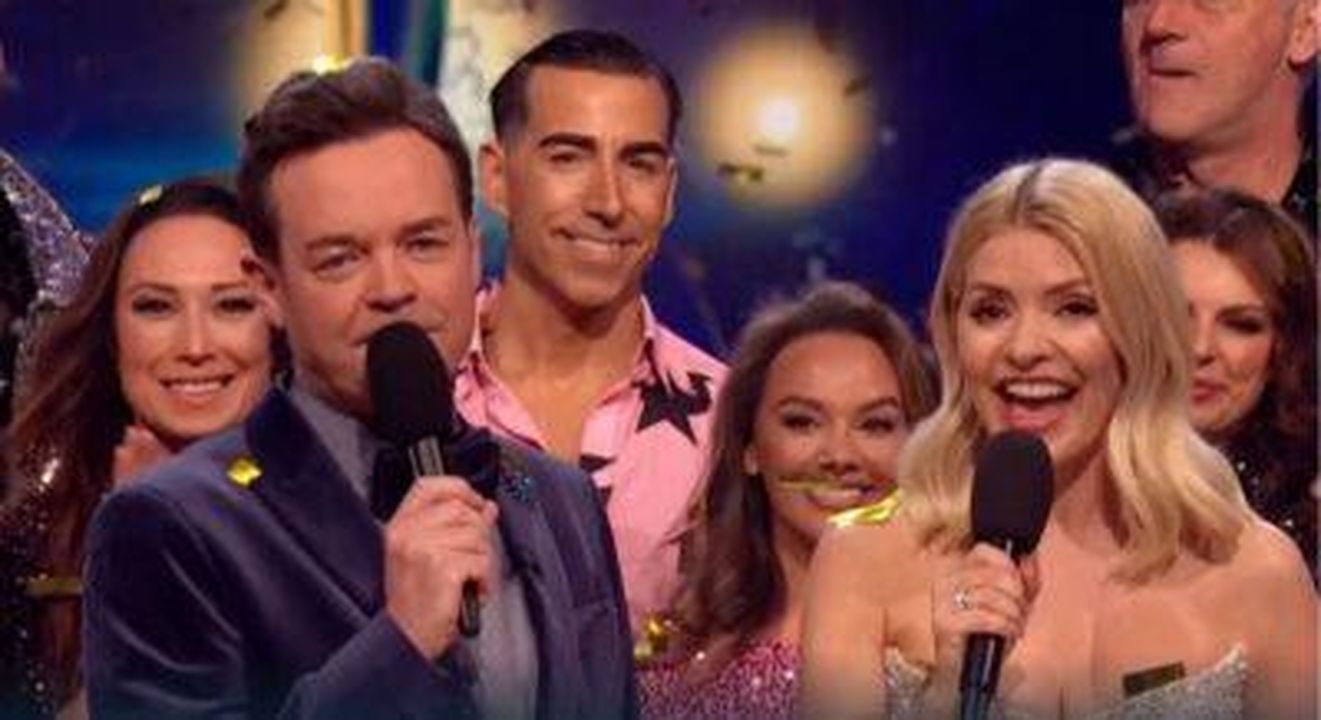 Le_scommesse_prevedono_la_cancellazione_LqdoHdlIsA - Confidenze24 Source: ITV - - Holly Willoughby e Stephen Mulhern su Dancing On Ice