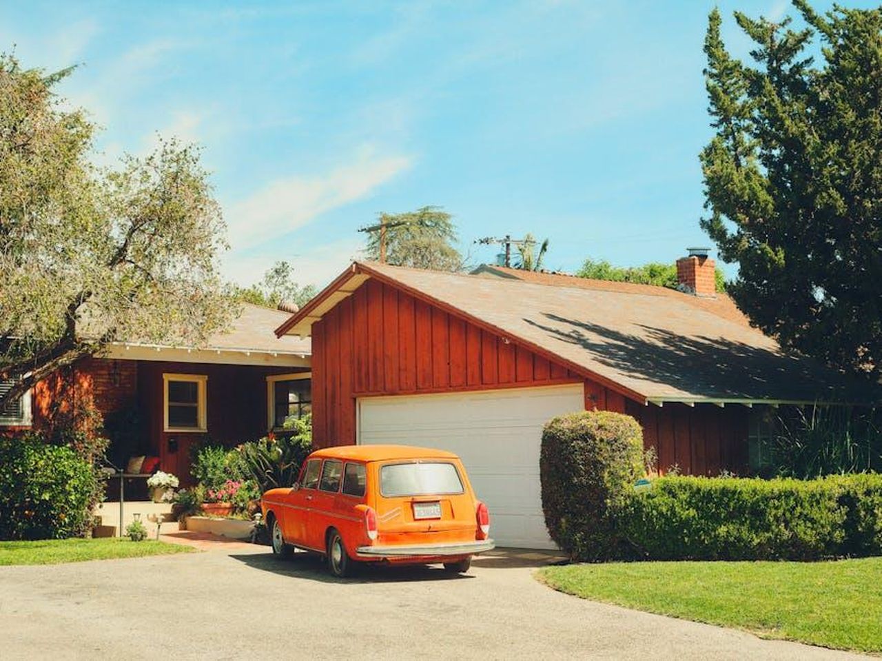 Le_tasse_elevate_in_California_e_il_loro_impatto_sie1ArTPRr - Confidenze24 Source: Julian Dahl - pexels - Free stock photo of automobile, car, car close-up