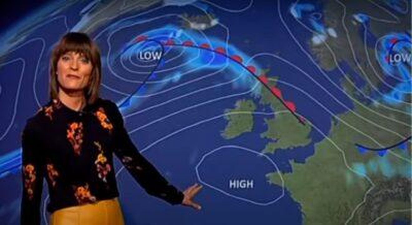 Lei_profondamente_si_preoccupa_del_meteo_T1RzMSwL2K - Confidenze24 Source: BBC - - Julie Reinger presenting weather on TV