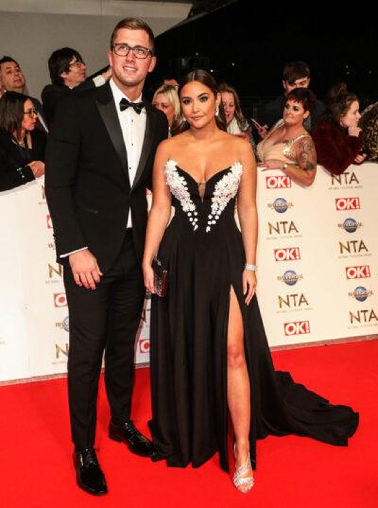 Lelogio_di_Dan_per_Jacqueline_mQxPwxdDPB - Confidenze24 L'elogio di Dan per Jacqueline Dan Osborne e Jacqueline Jossa sul tappeto rosso