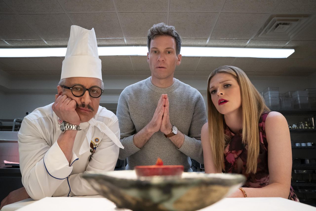 Lily_Schumacher_uccidere_con_gentilezza_ay89wzY8ek - Confidenze24 Source: Cr. Jessica Brooks/Netflix - Netflix - I principali sospetti di The Residence dopo 4 episodi