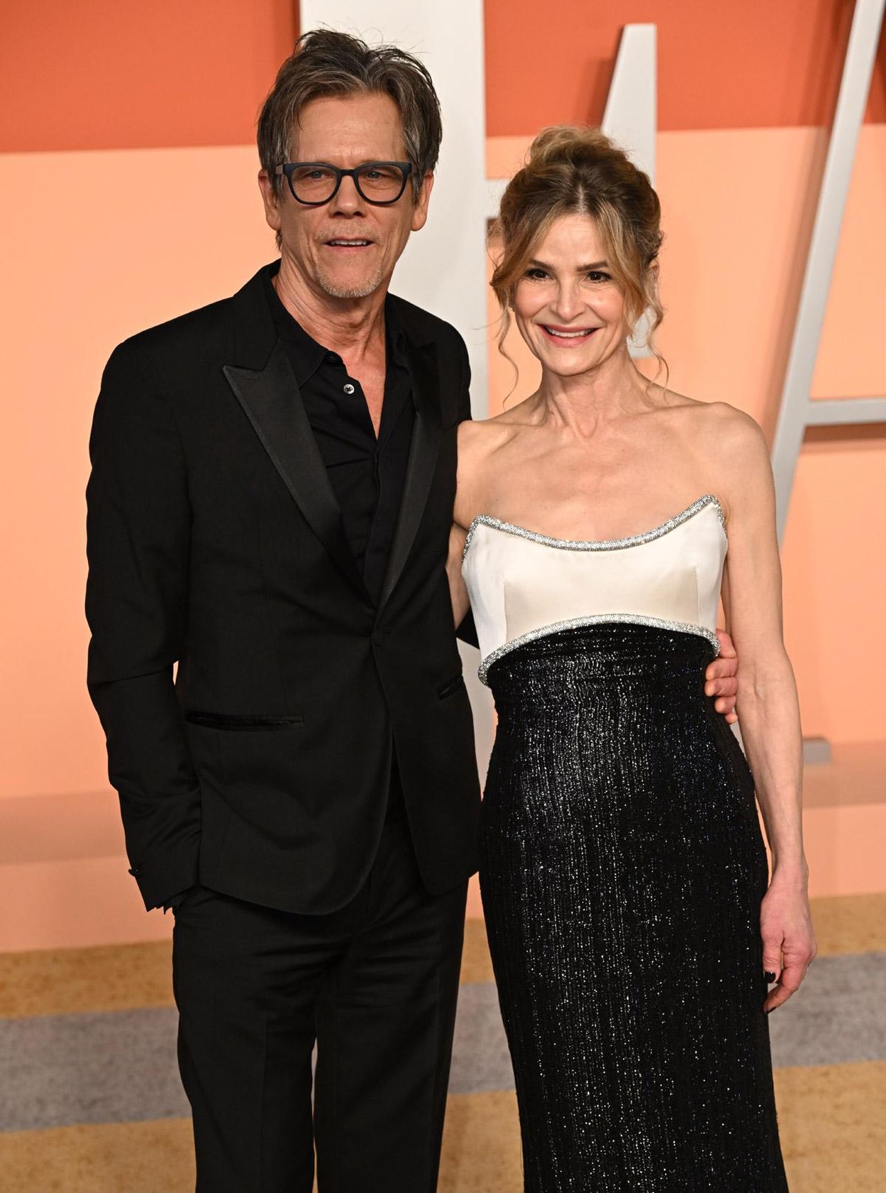 Lincubo_di_Kevin_Bacon_ai_matrimoni_aXtYAdZtrQ - Confidenze24 L'incubo di Kevin Bacon ai matrimoni Kevin Bacon durante un evento