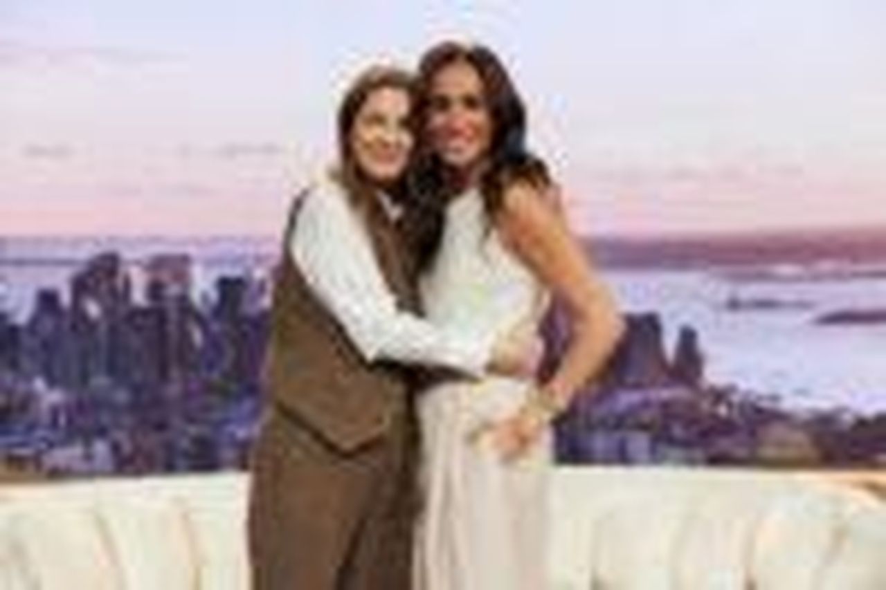 Lintervista_di_Meghan_al_Drew_Barrymore_Show_BLkbevAIbZ - Confidenze24 L'intervista di Meghan al Drew Barrymore Show Meghan e Drew durante l'intervista