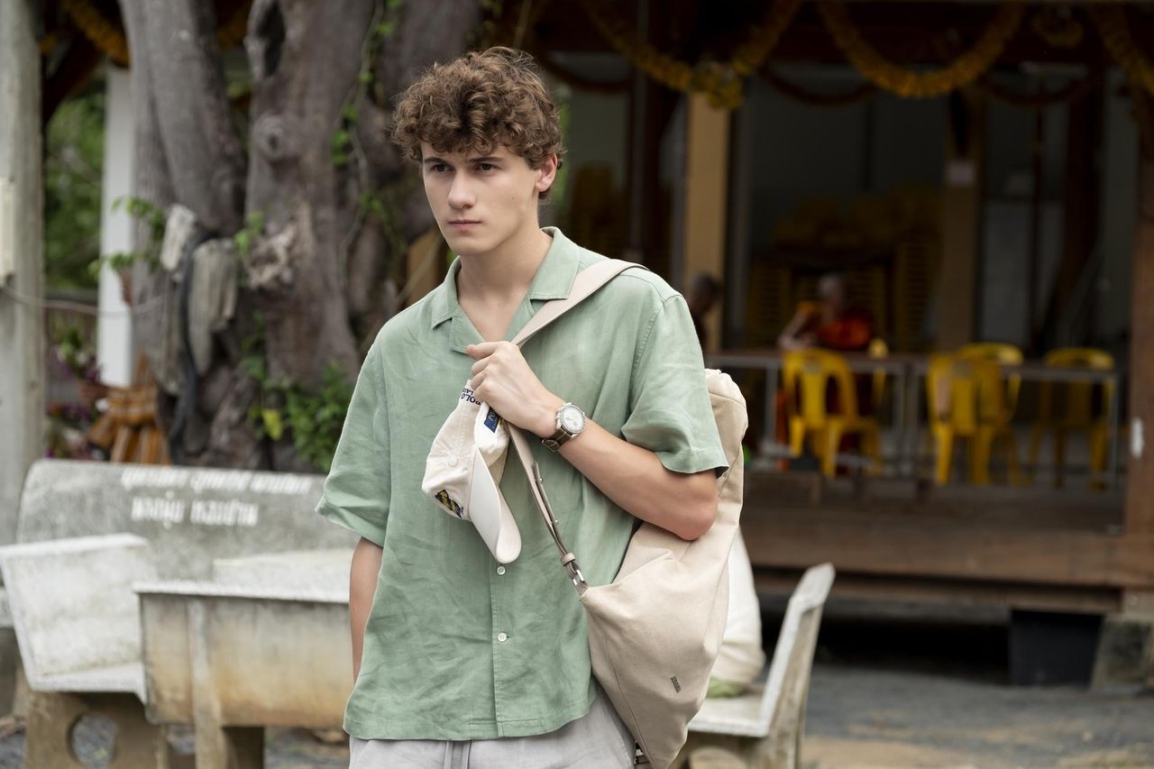 Lochlan_Ratliff_IHfgpFAQfb - Confidenze24 Source: Fabio Lovino/HBO - - Sam Nivola nei panni di Lochlan Ratliff in 'The White Lotus'