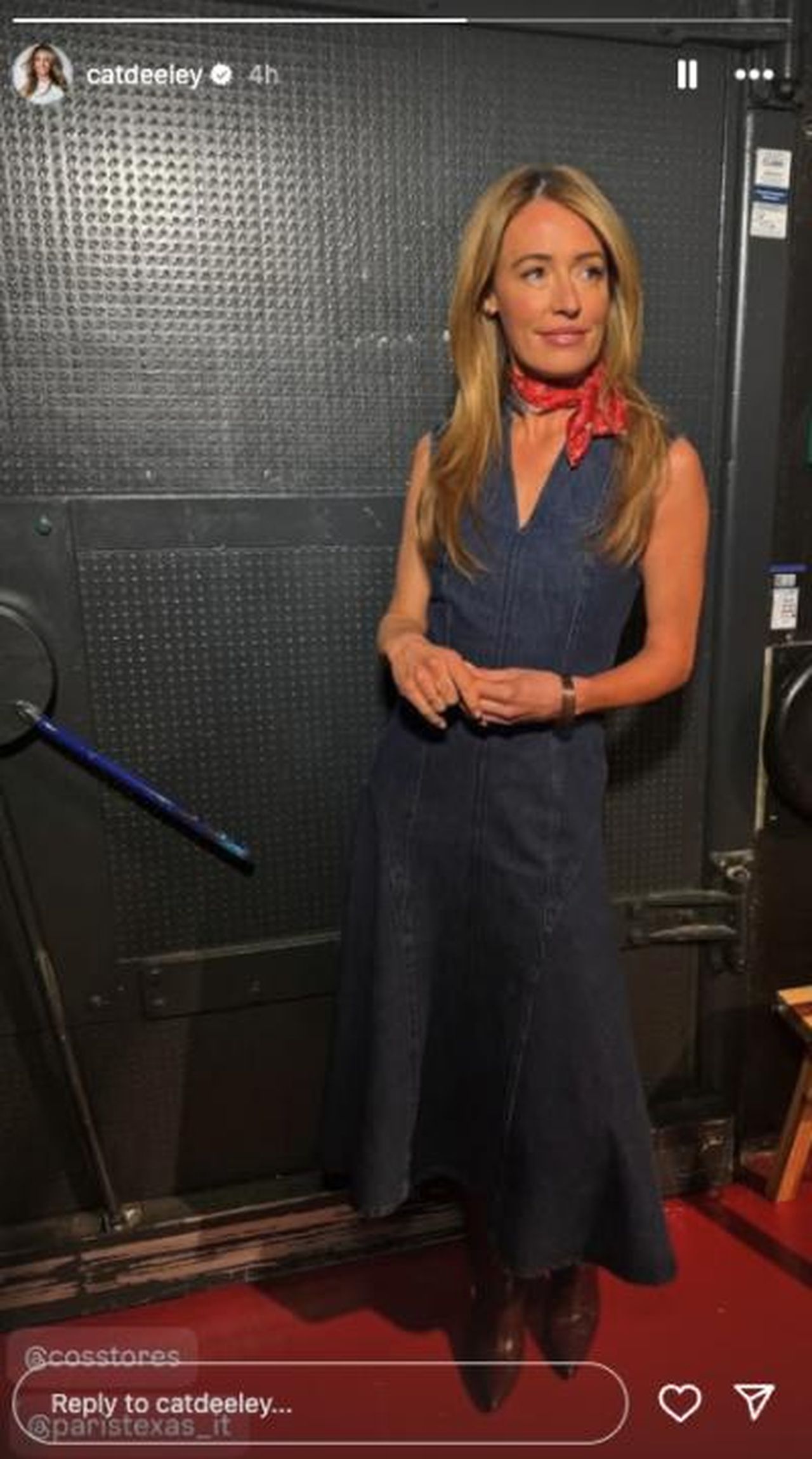 Loutfit_di_Cat_Deeley_suscita_curiosit_0Q7fokIT4J - Confidenze24 Source: Instagram - - Cat Deeley in un vestito di jeans