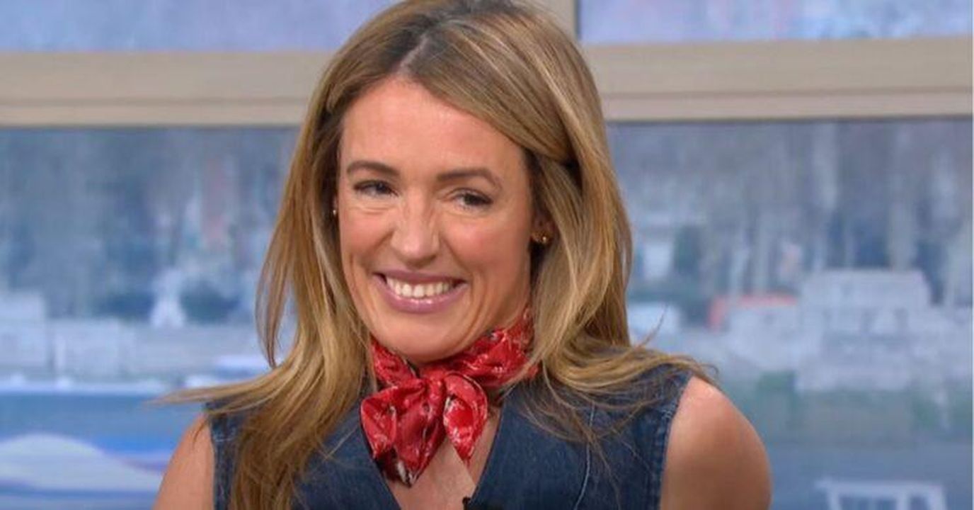 Loutfit_di_Cat_Deeley_suscita_curiosit_eUfCy4qykb - Confidenze24 L'outfit di Cat Deeley suscita curiosità Cat Deeley sorridente su This Morning