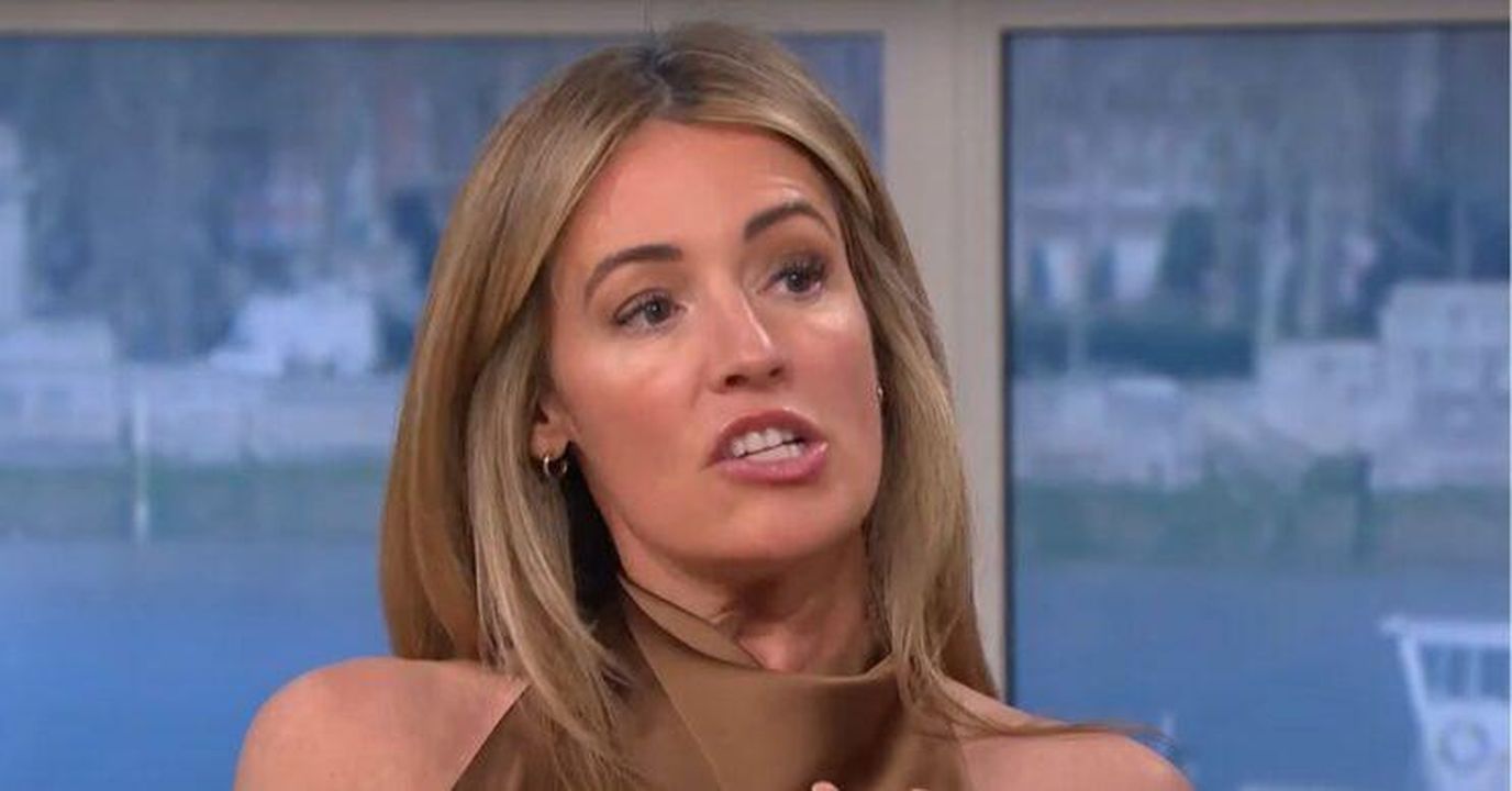 Loutfit_di_Cat_fa_discutere_E1lpVSHo1n - Confidenze24 L'outfit di Cat fa discutere Cat Deeley parla su This Morning