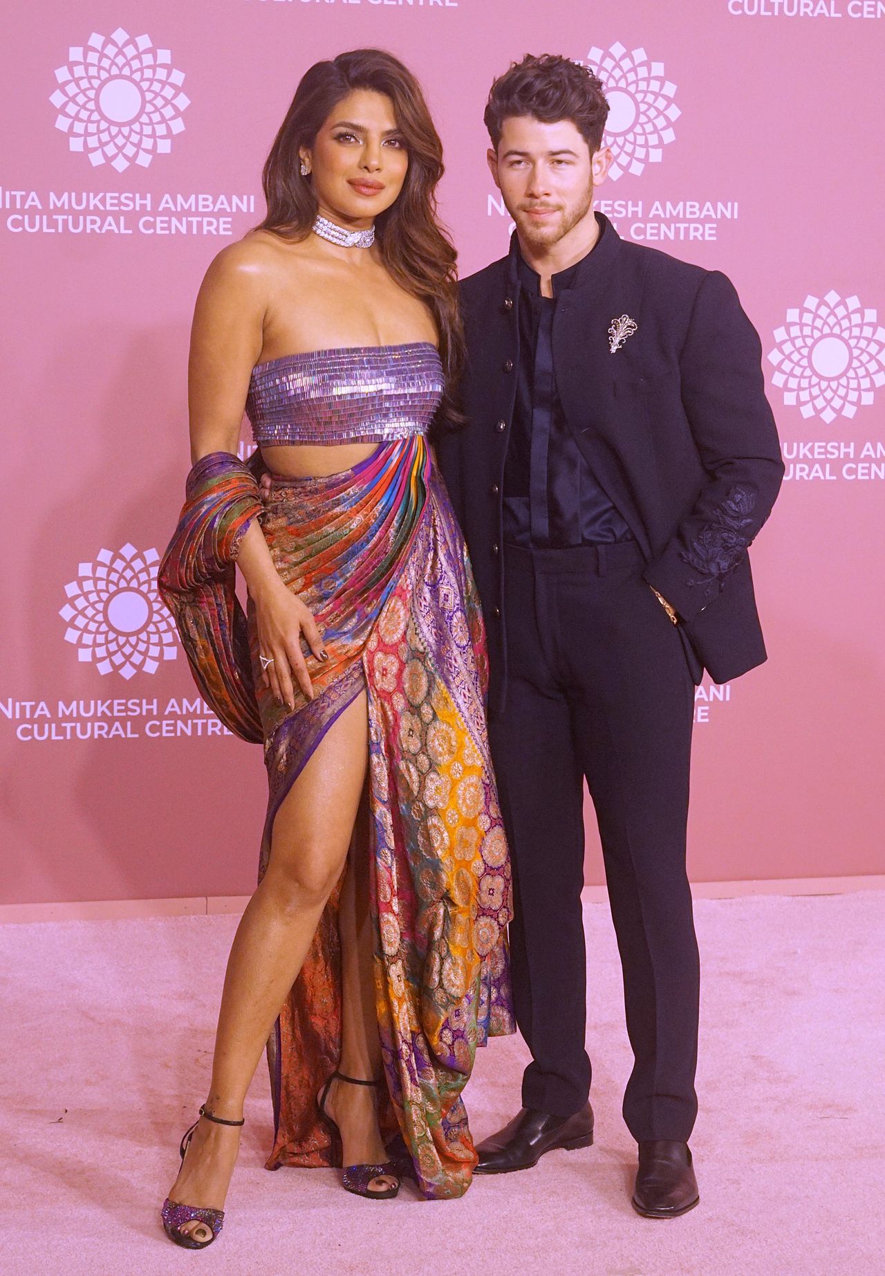 Malti_Marie_celebra_il_Holi_con_rainbow_puri_QO7jMk376E - Confidenze24 Source: Prodip Guha/Getty Images - Getty Images - Priyanka Chopra e Nick Jonas al lancio del Nita Mukesh Ambani Cultural Centre