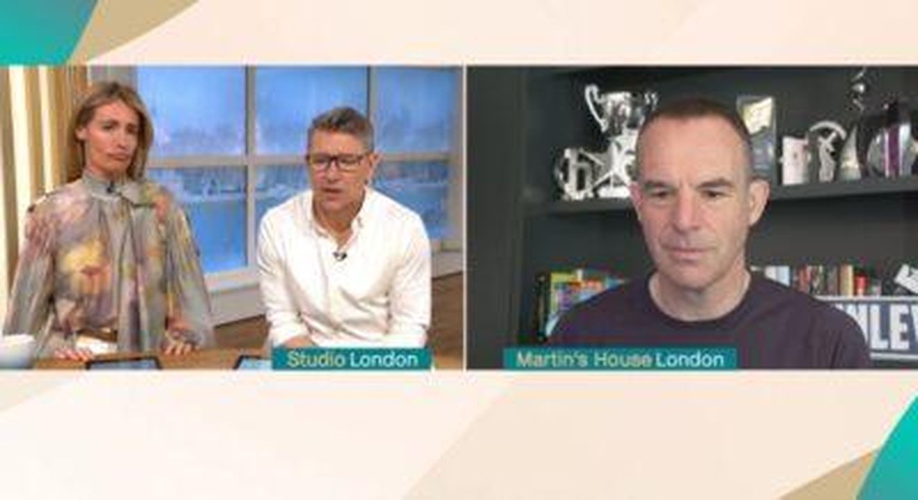 Martin_collassa_sul_set_dello_show_ITV_YX9F96xIMM - Confidenze24 Source: ITV - - Martin su This Morning