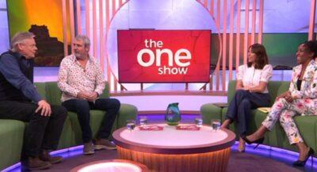Martin_e_Neil_parlano_di_Bon_Voyage_zmnHvsjNnX - Confidenze24 Source: BBC - - Martin Clunes, Neil Morrissey, Alex Jones e Angellica Bell su The One Show