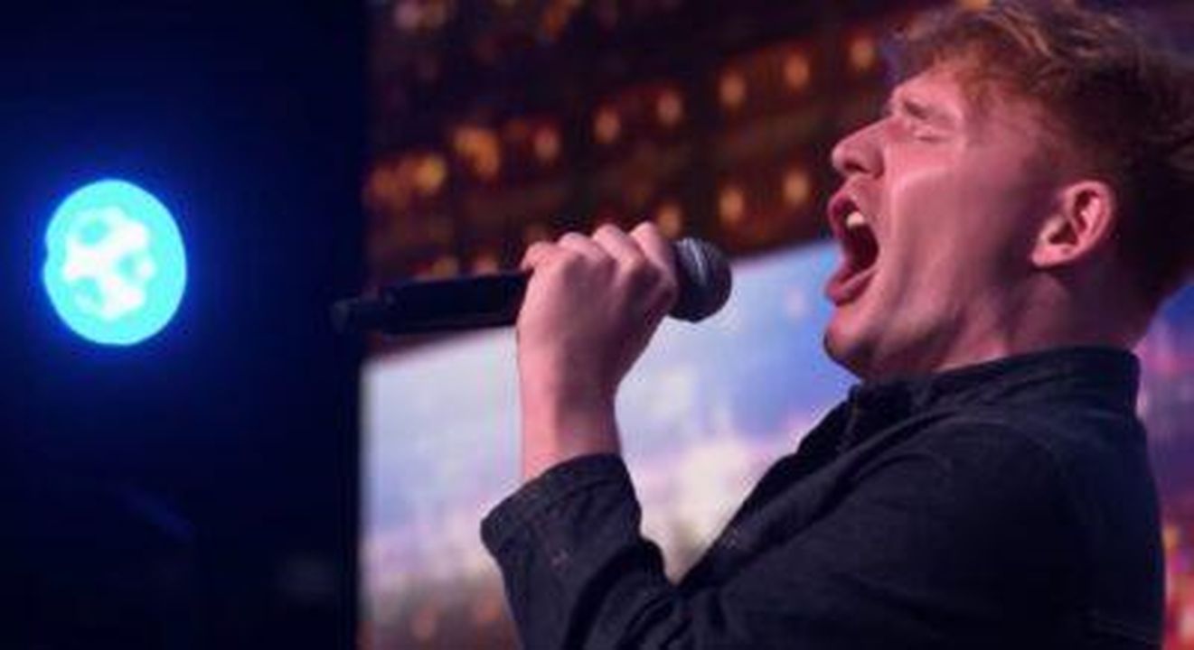 Mickey_Callisto_sorprende_i_giudici_con_la_sua_esibizione_pGJLAd14dl - Confidenze24 Source: ITV - - Cantante su BGT