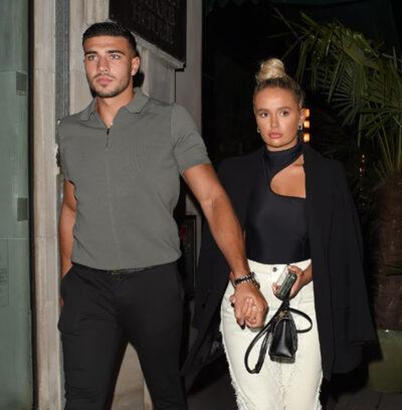 Momenti_di_famiglia_durante_la_vacanza_wCxgrgcmIr - Confidenze24 Source: Splash News - - Molly-Mae e Tommy camminano insieme