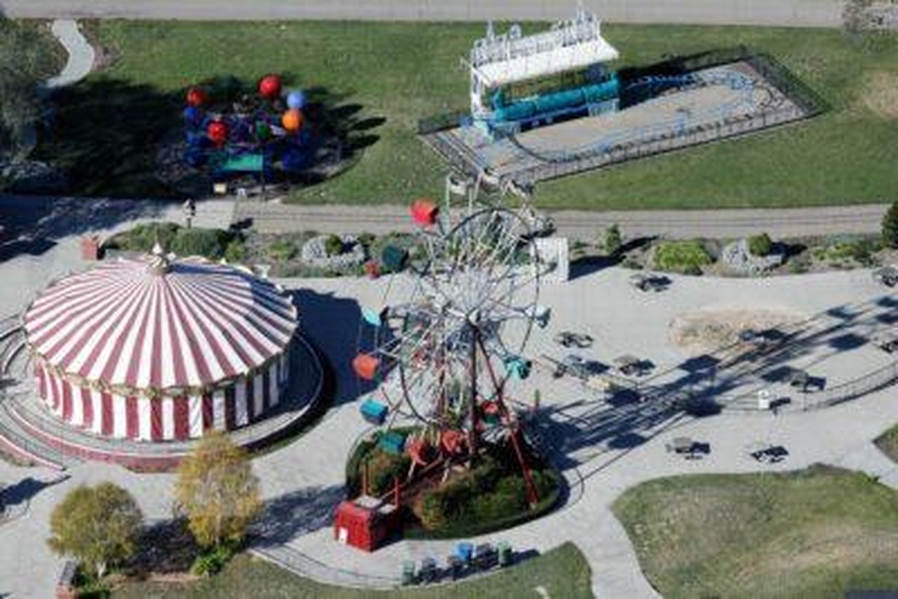 Neverland_venduto_per_22_milioni_di_dollari_s2P0AxABCI - Confidenze24 Source: Splashnews.com - - Il ranch di Michael Jackson venduto per 22 milioni