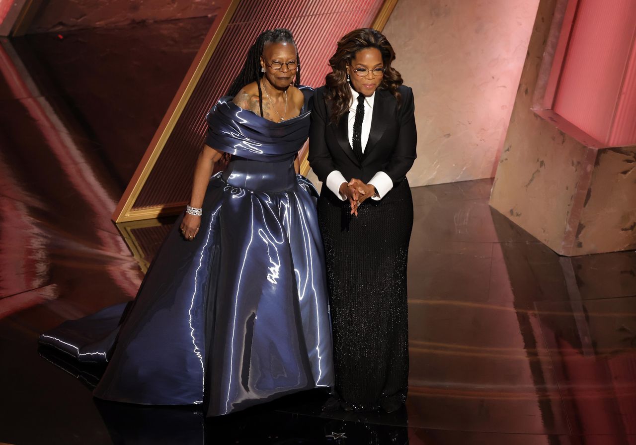 Oprah_Winfrey_Presentatrice_agli_Oscar_2025_G0cD37ddJX - Confidenze24 Source: Kevin Winter/Getty Images - Closer Weekly - Oprah agli Oscar