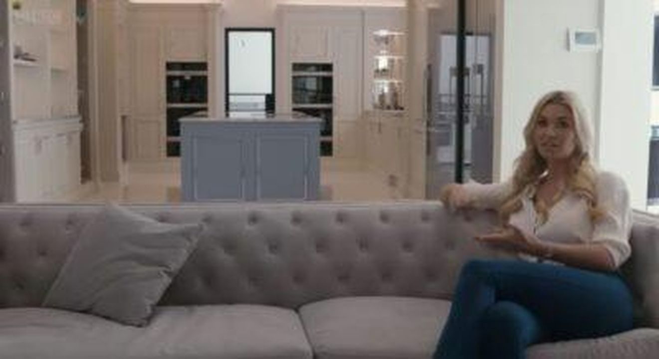 Paddy_McGuinness_vende_la_casa_da_65_milioni_yoGfQRnXQx - Confidenze24 Source: BBC - - La casa in vendita di Paddy e Christine