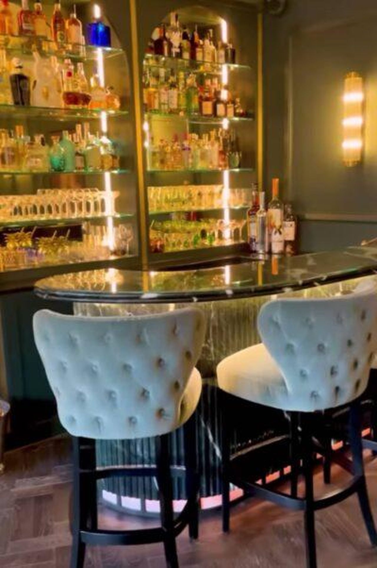 Palme_nel_giardino_zjRCBYmkWz - Confidenze24 Source: Instagram - - Il bar di Amanda Holden
