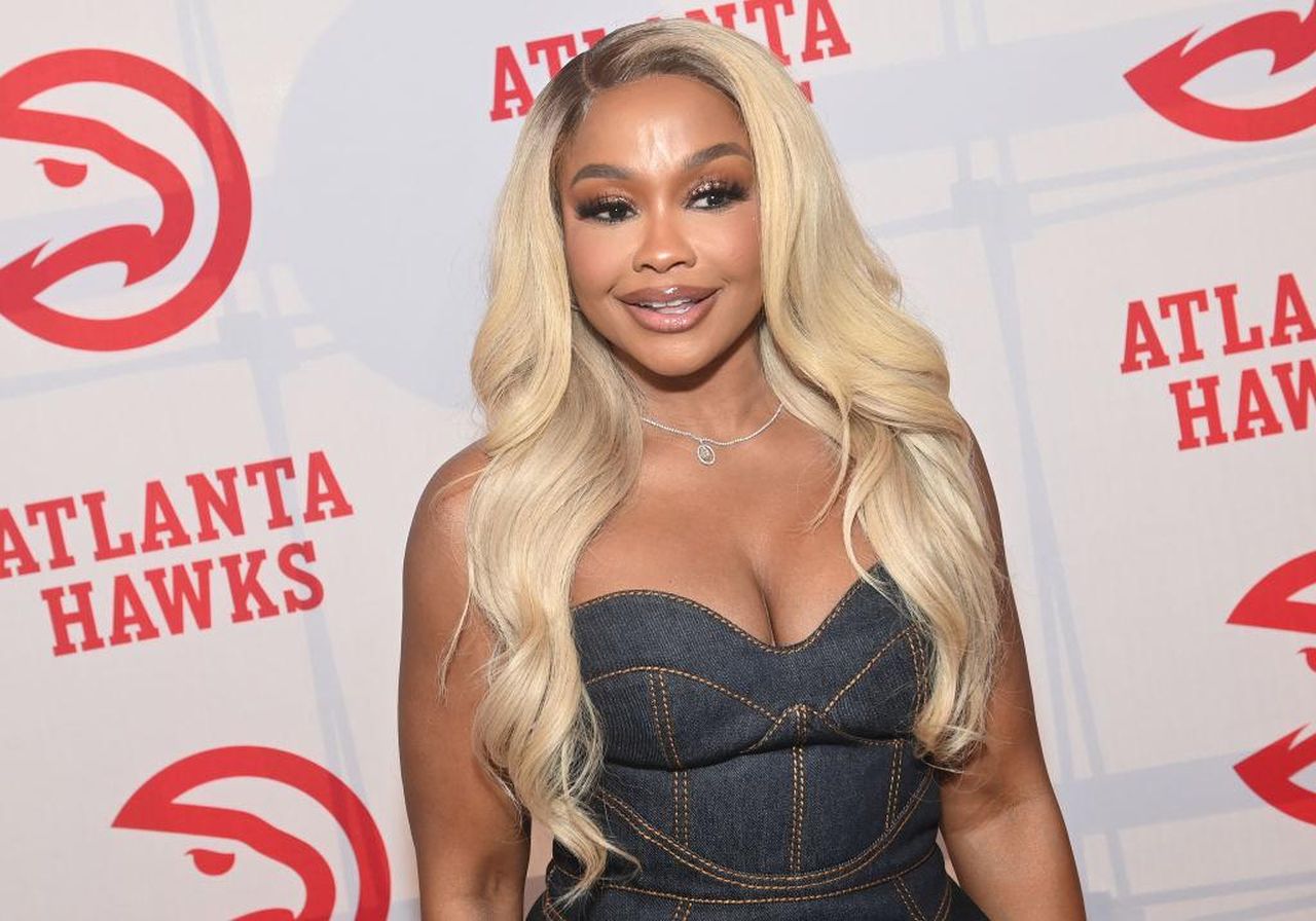 Phaedra_Parks_critica_le_donne_nere_arrabbiate_durante_il_reunion_JHqCz6cxOv - Confidenze24 Source: Paras Griffin / Getty - - Phaedra Parks partecipa a Los Angeles Clippers v Atlanta Hawks