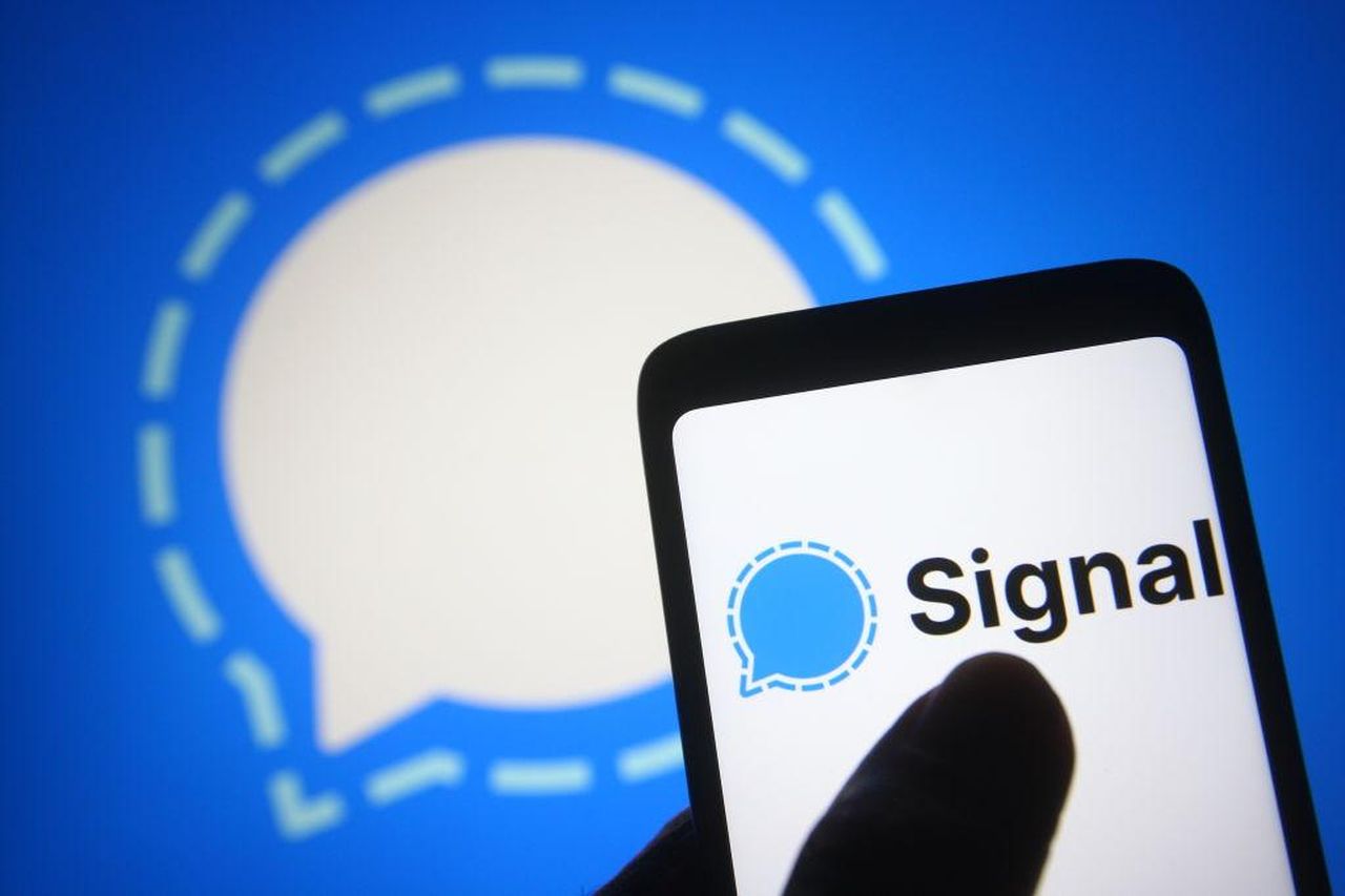 Piani_di_guerra_inviati_per_errore_a_un_giornalista_wuHWvxFgkZ - Confidenze24 Source: SOPA Images - - Logo di Signal in un'illustrazione fotografica