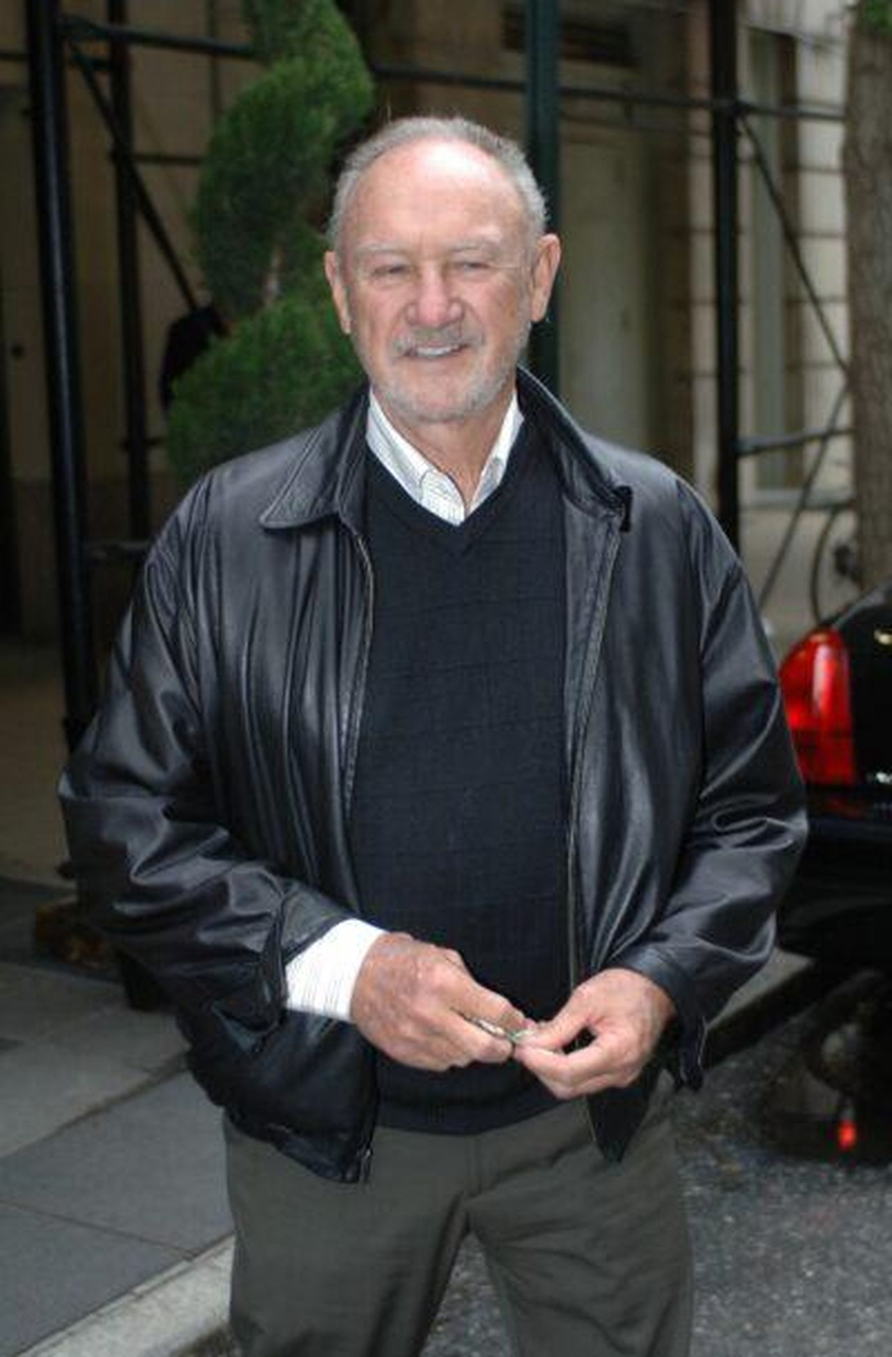 Possano_entrambi_riposare_in_pace_t4vrMLwkiJ - Confidenze24 Source: Splashnews.com - - Fan in lutto per Gene Hackman