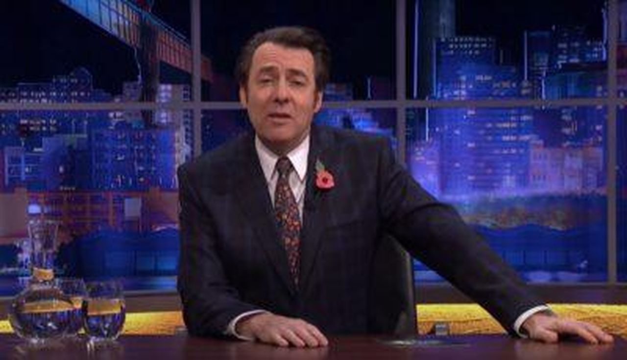 Problemi_di_salute_della_figlia_Betty_FjI4OnpNMa - Confidenze24 Source: The Jonathan Ross Show/YouTube - - Jonathan Ross presenta il suo talk show