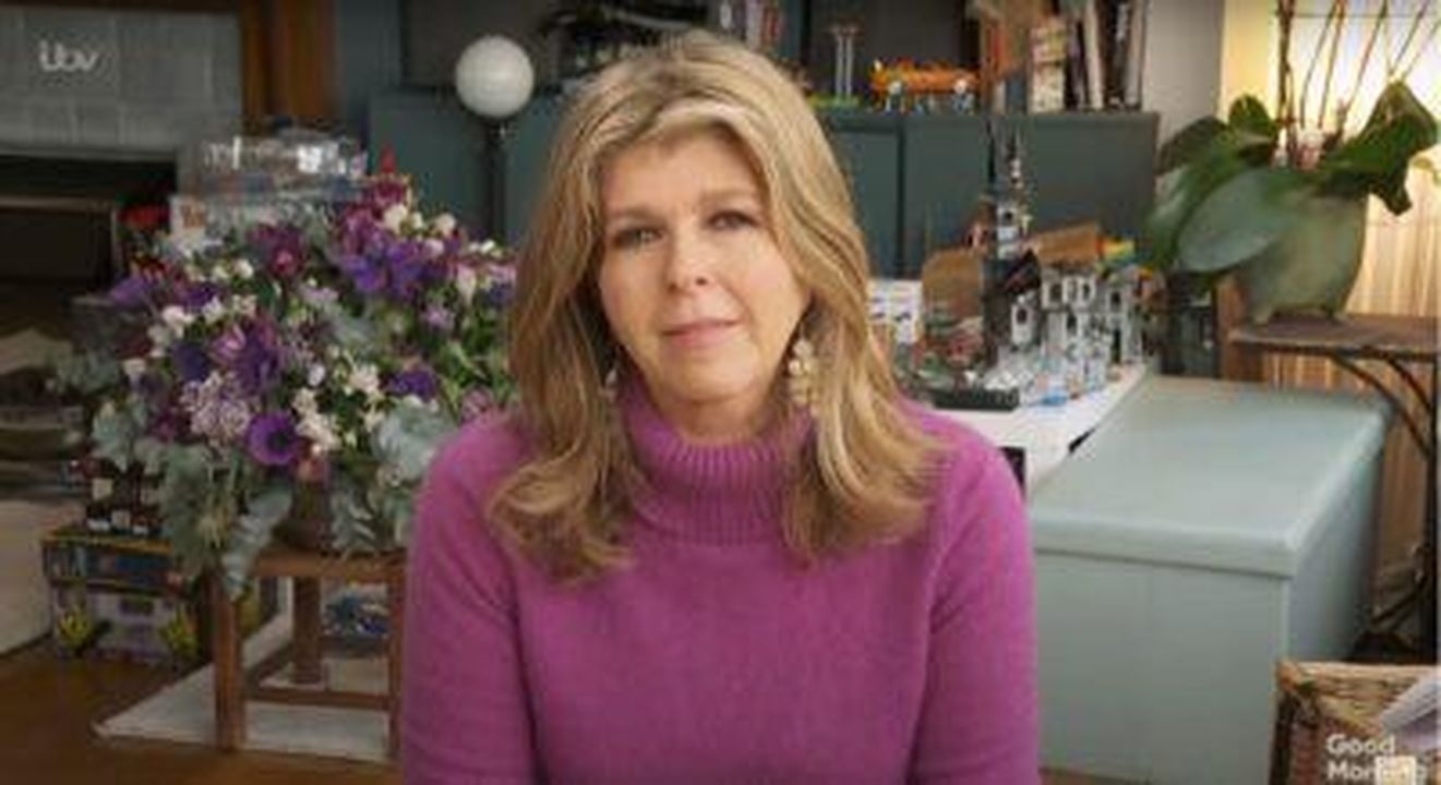 Problemi_finanziari_nHb2jiQVo7 - Confidenze24 Source: ITV - - Kate Garraway sorridente da casa sua